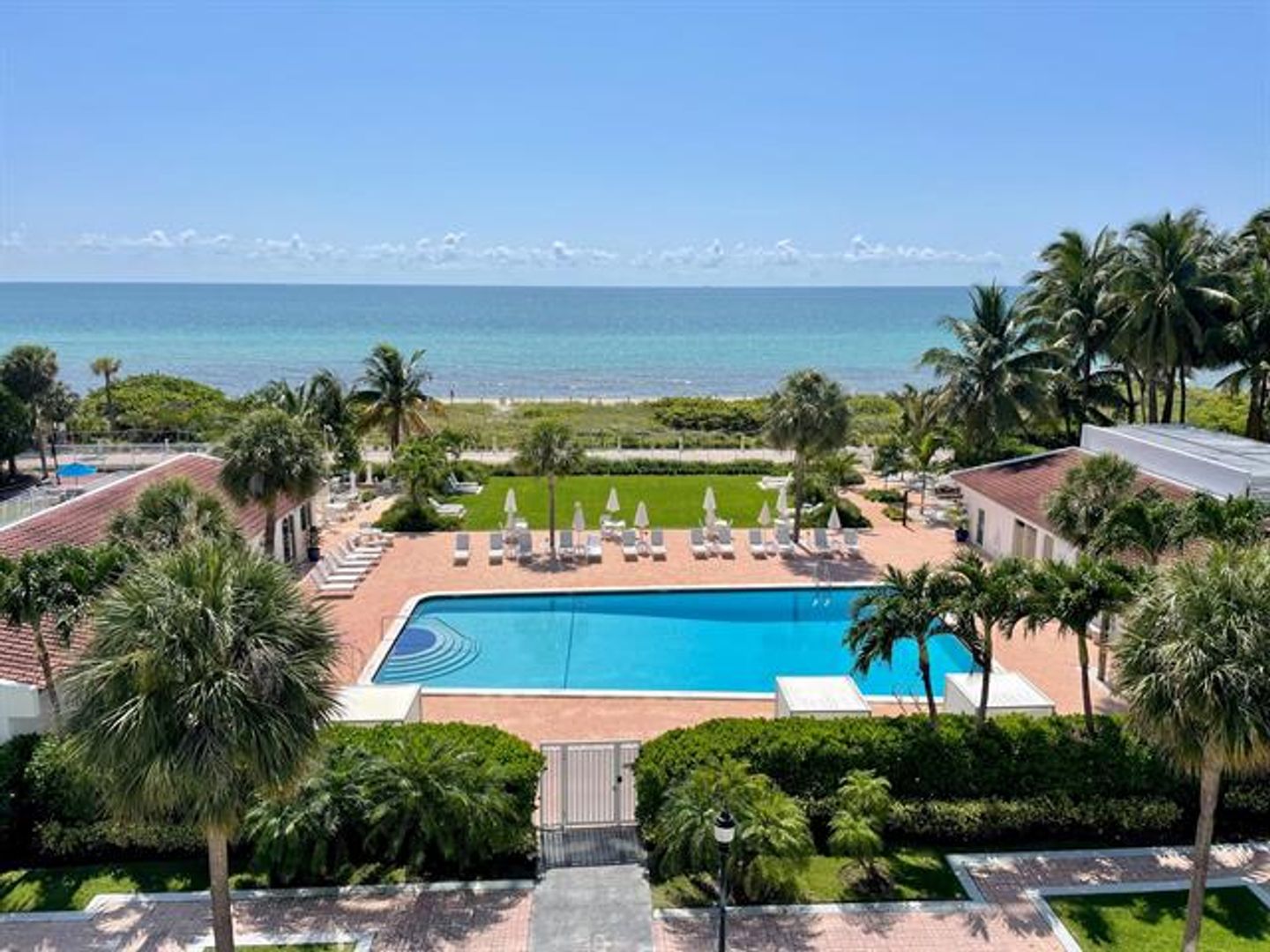 Miami Beach Condo: 2457 Collins Ave # 504