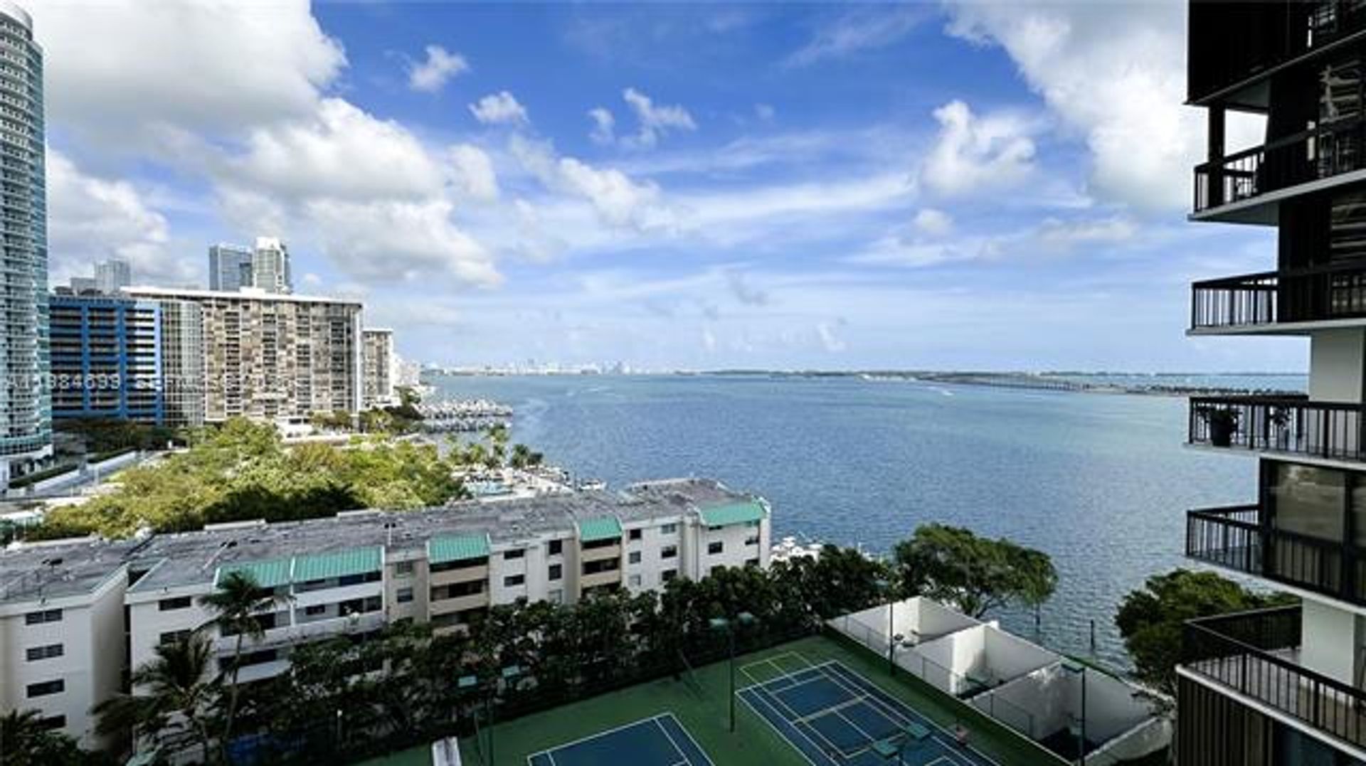MIAMI Apartment: 2333 Brickell Ave # 1009