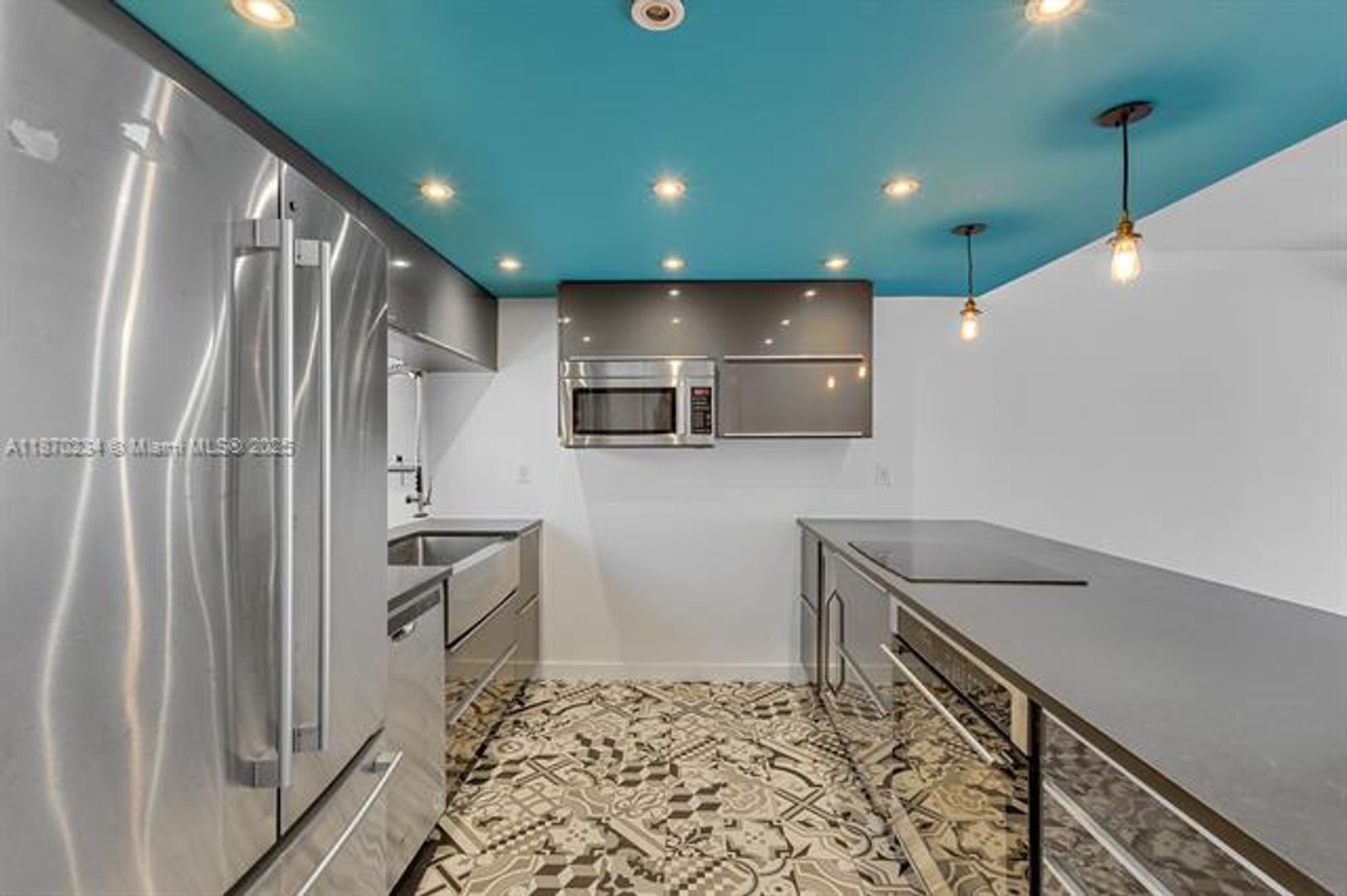 KEY BISCAYNE Apartment: 100 Ocean Lane Dr unit 304