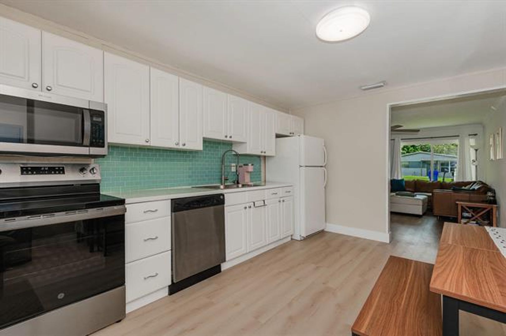 Hollywood House: 5631 Freedom St # 5631