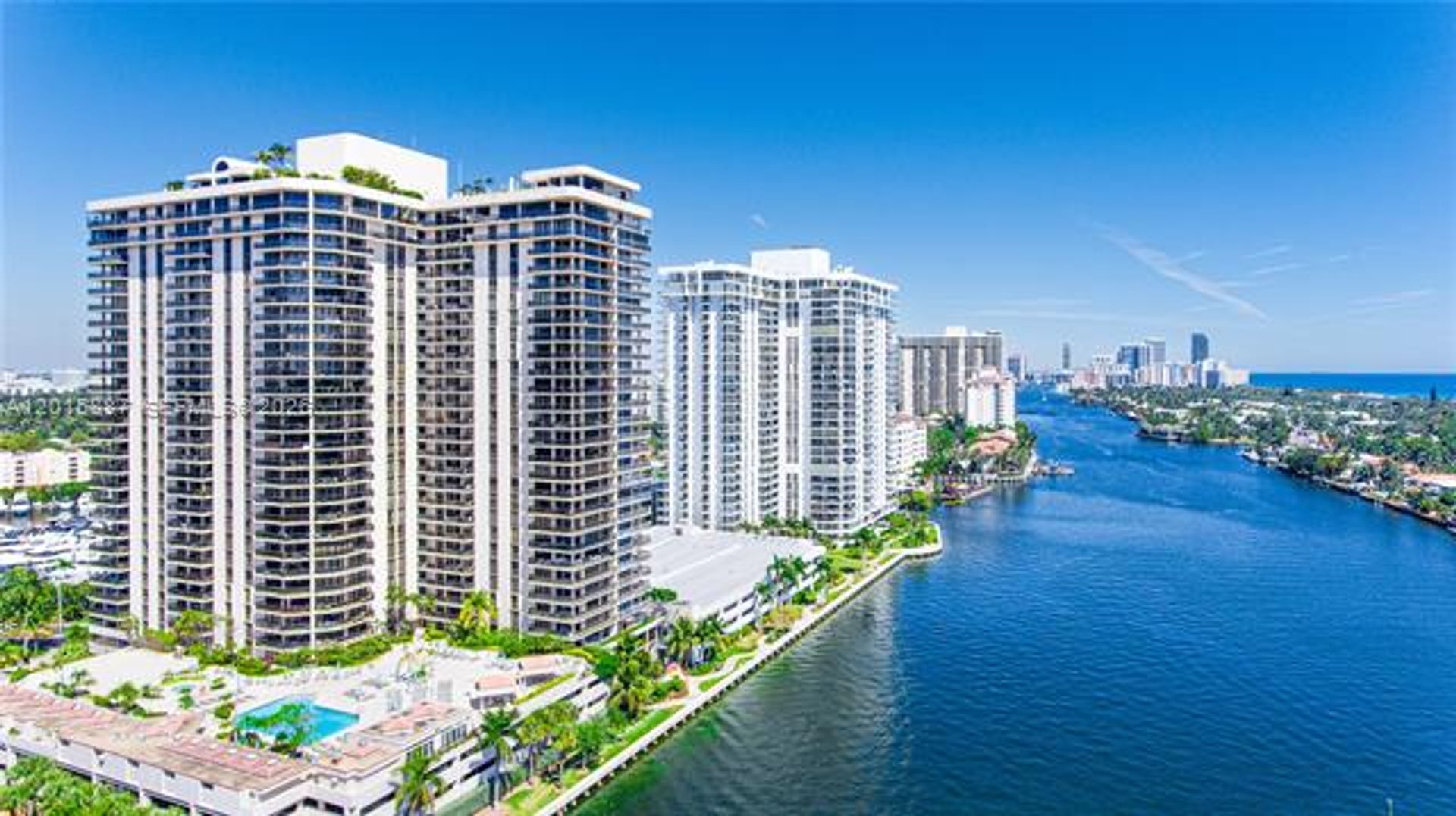 Aventura Condo: 19667 Turnberry Way # 3F