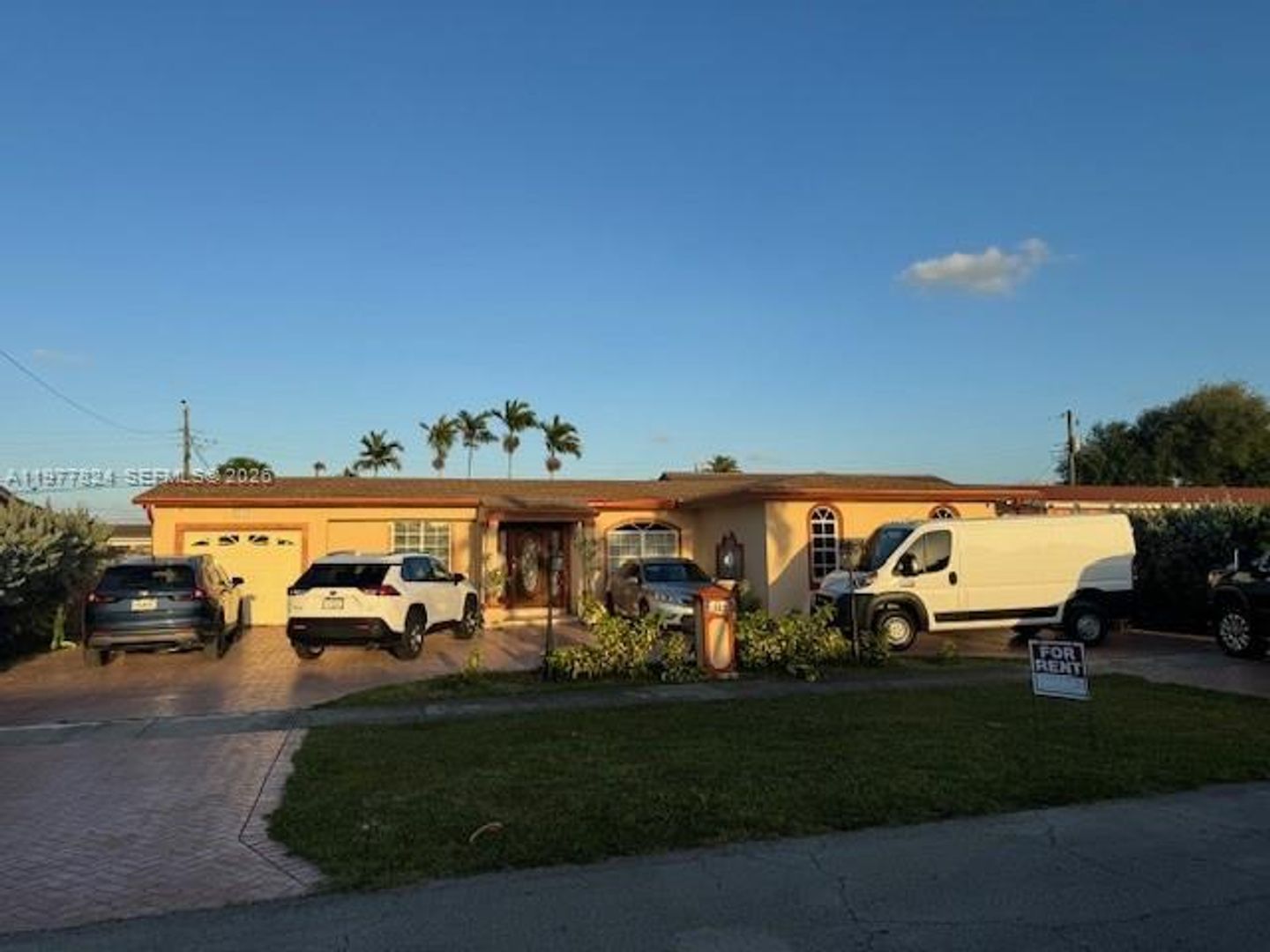 HIALEAH House: 1325 W 4 Lane