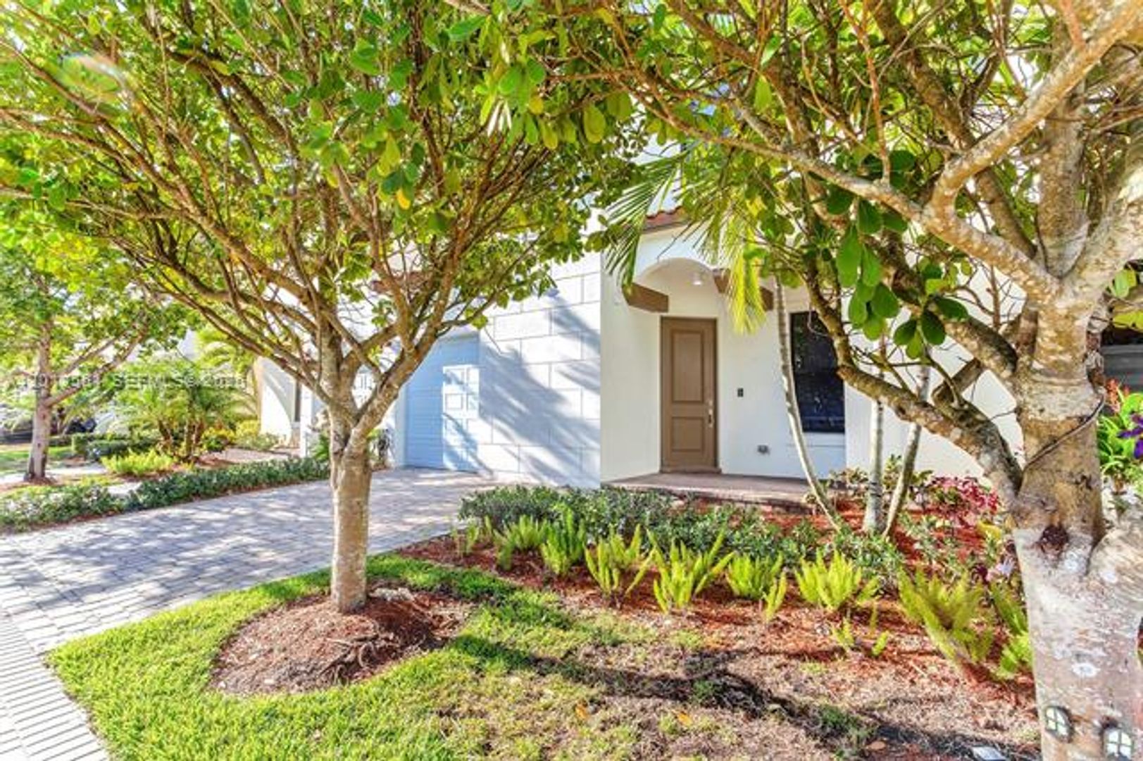 PEMBROKE PINES Townhome: 20919 NW 1st Dr th 20919