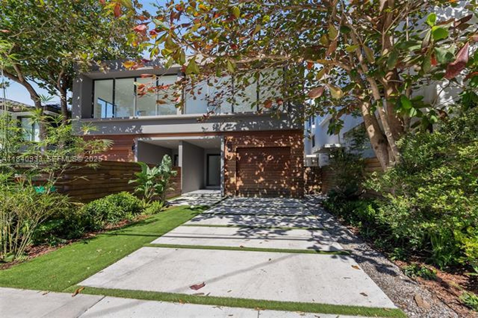 Coconut Grove Townhome: 2984 Coconut Ave