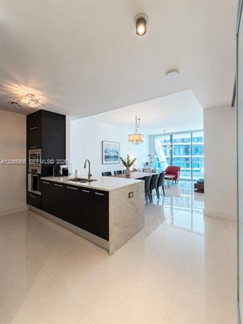 Miami Condo: 900 Biscayne Blvd cu-4410
