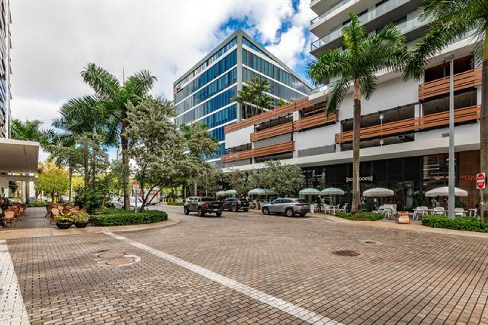 AVENTURA Apartment: 2960 NE 207th St # 1107
