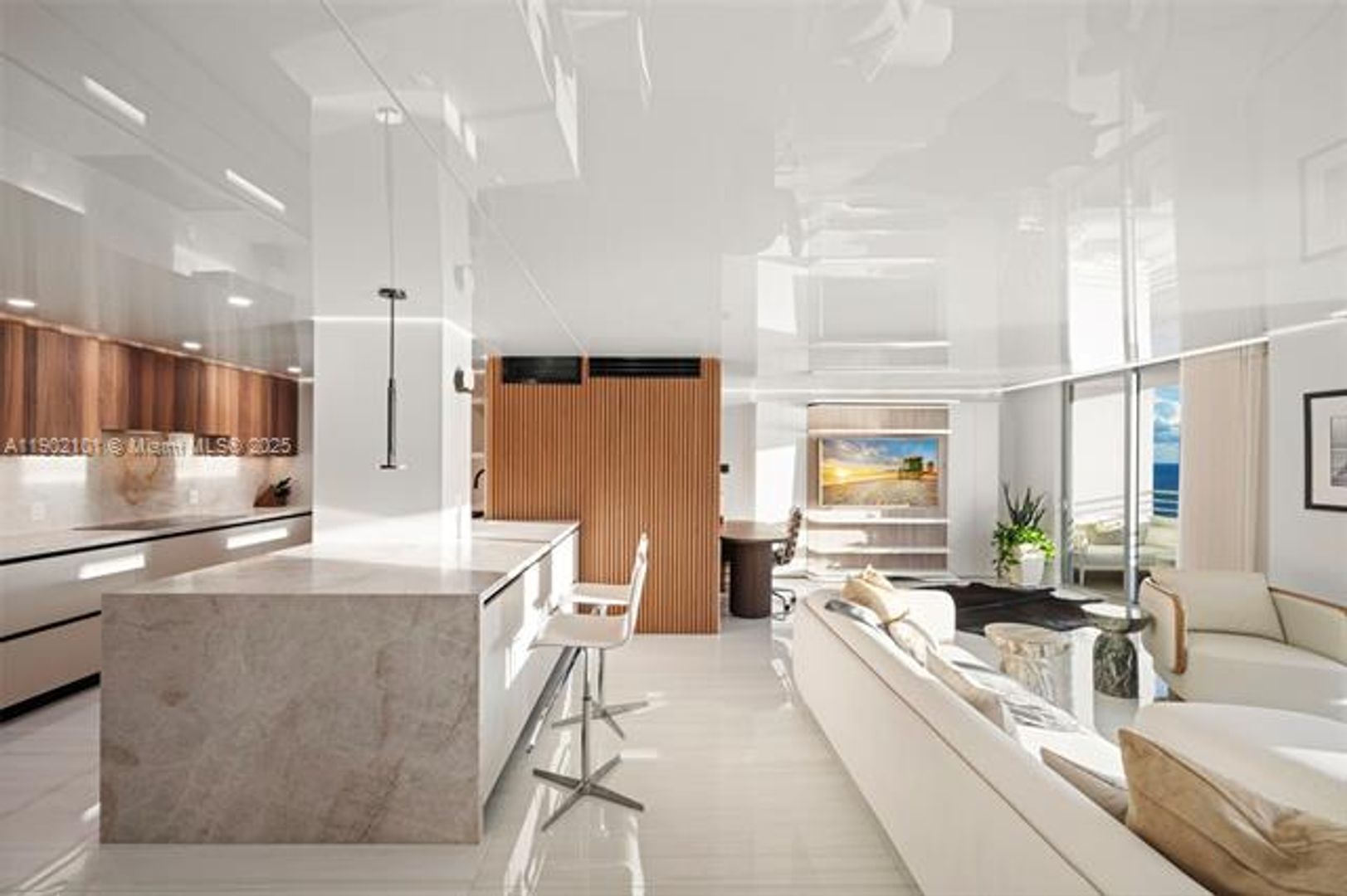 MIAMI BEACH Apartment: 5555 Collins Ave appt 16H