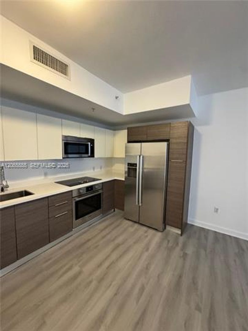 Miami Condo: 1010 SW 2nd Ave cu-607