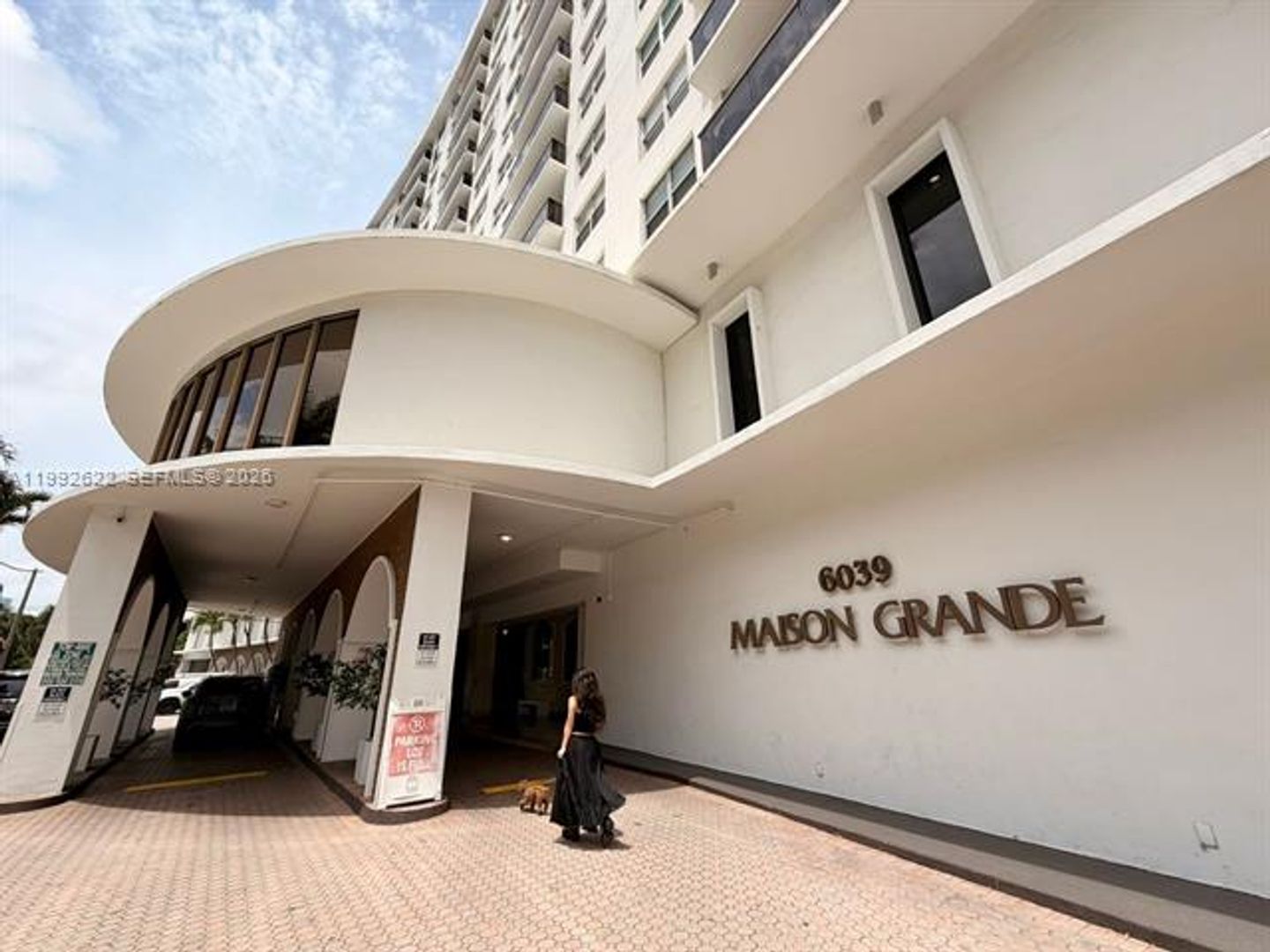 Miami Beach Condo: 6039 Collins Ave # 1506