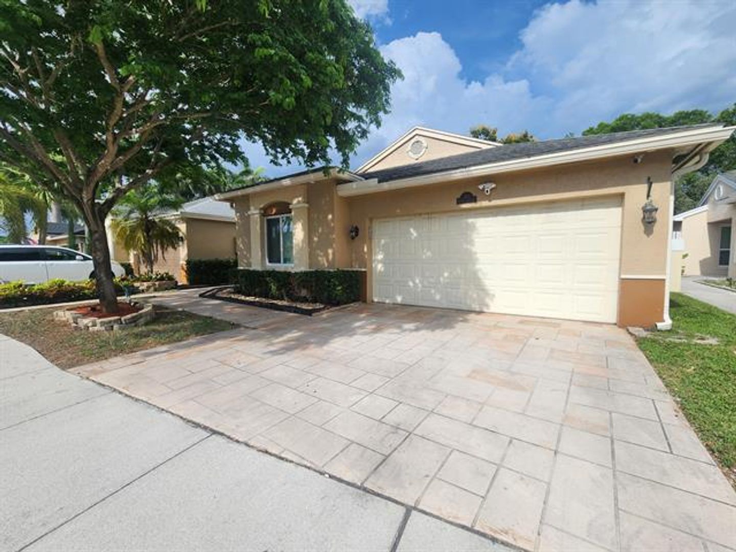 SUNRISE House: 250 E Riverbend Drive Dr