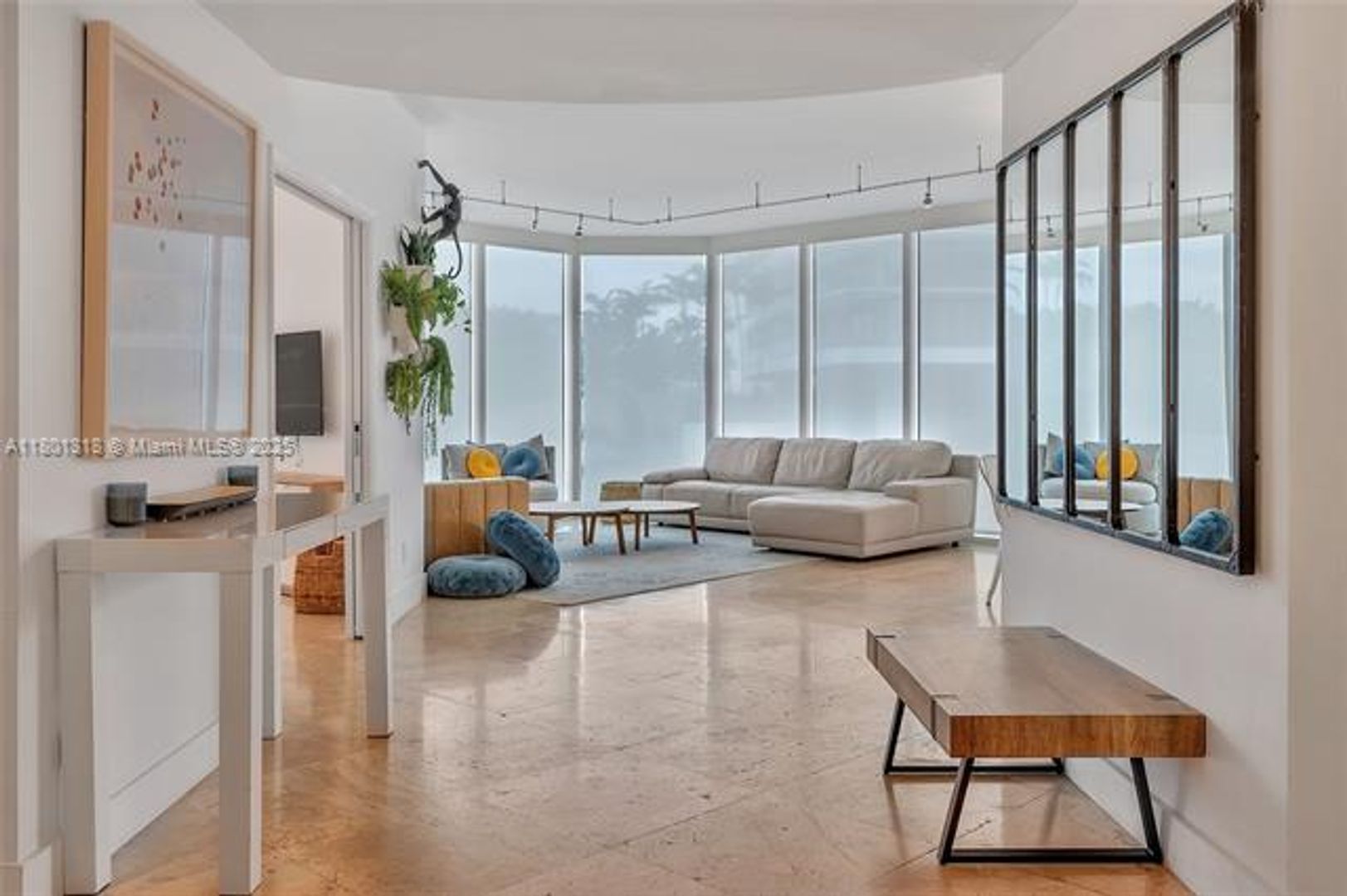 MIAMI BEACH Apartment: 300 S Pointe Dr unit 403