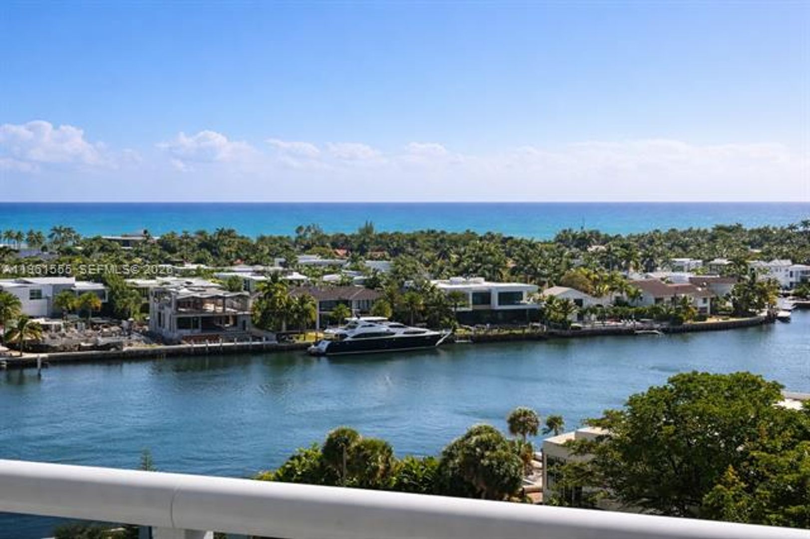 Aventura Apartment: 20505 E Country Club Dr unit 1037