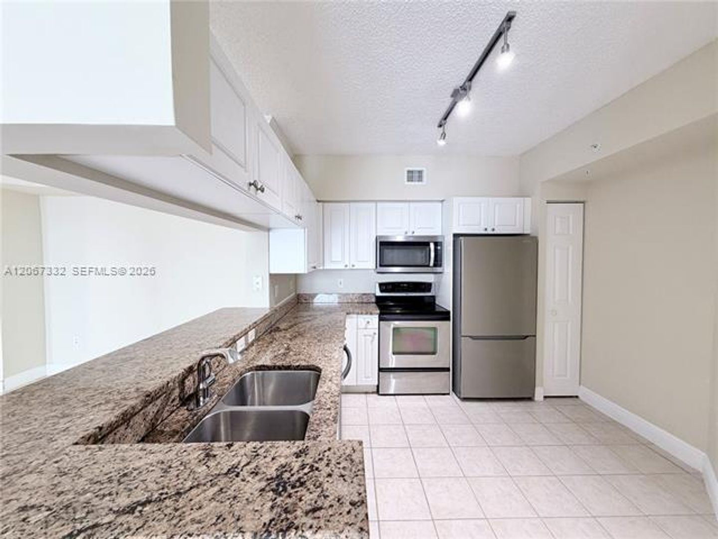 Sunny Isles Beach Condo: 17100 N Bay Rd cu-1105