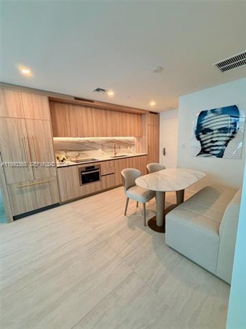 MIAMI Apartment: 77 SE 5th St # 1608