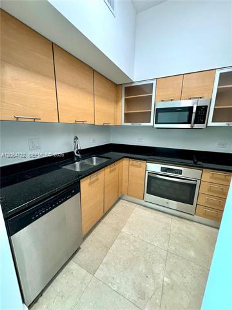 Miami Condo: 31 SE 5th St cu-4214