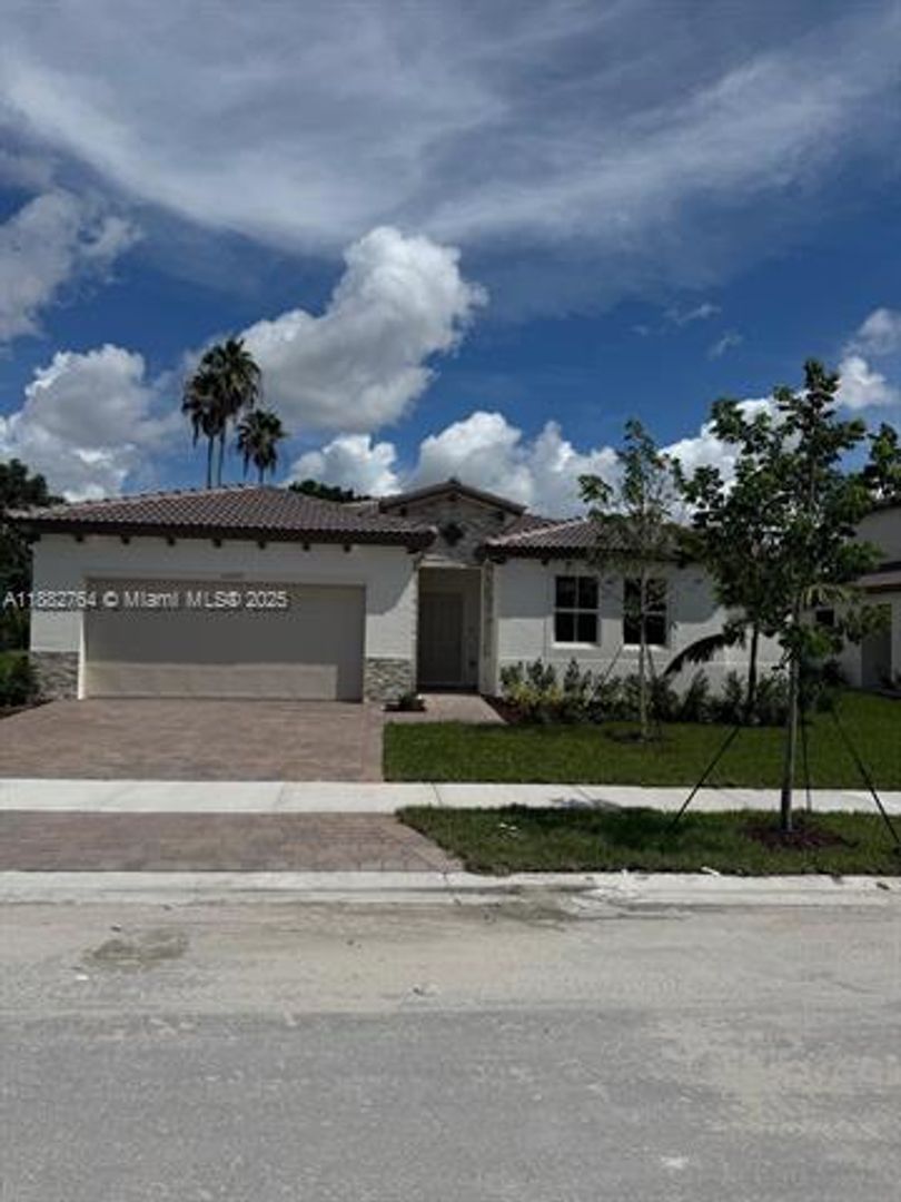 HOMESTEAD House: 2225 SE 30 St #0