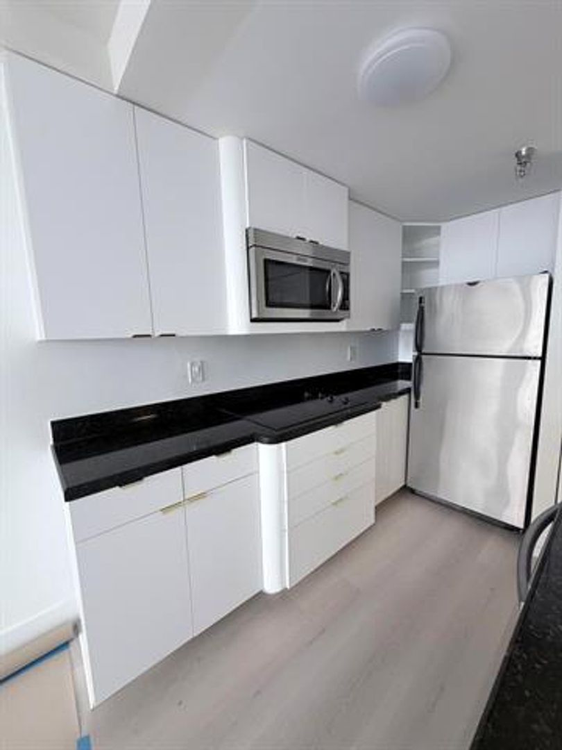 Miami Condo: 540 Brickell Key Dr cu-1224