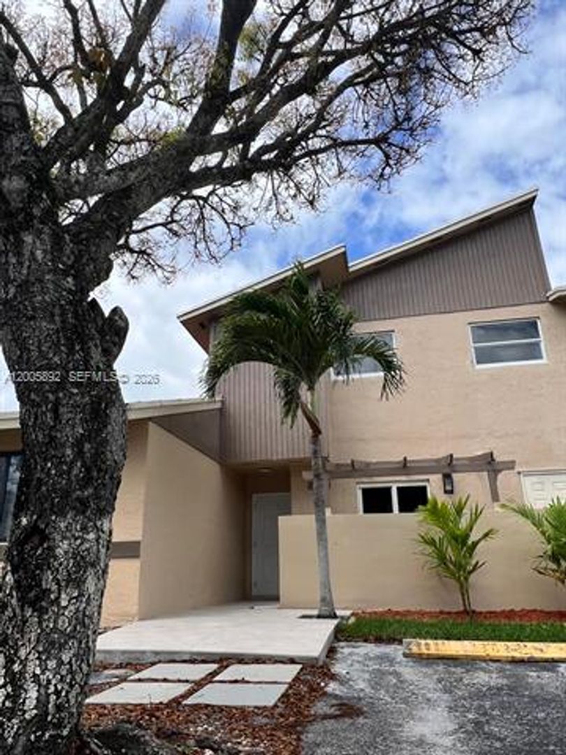 MIAMI House: 3632 SW 112th Ave # 6-3