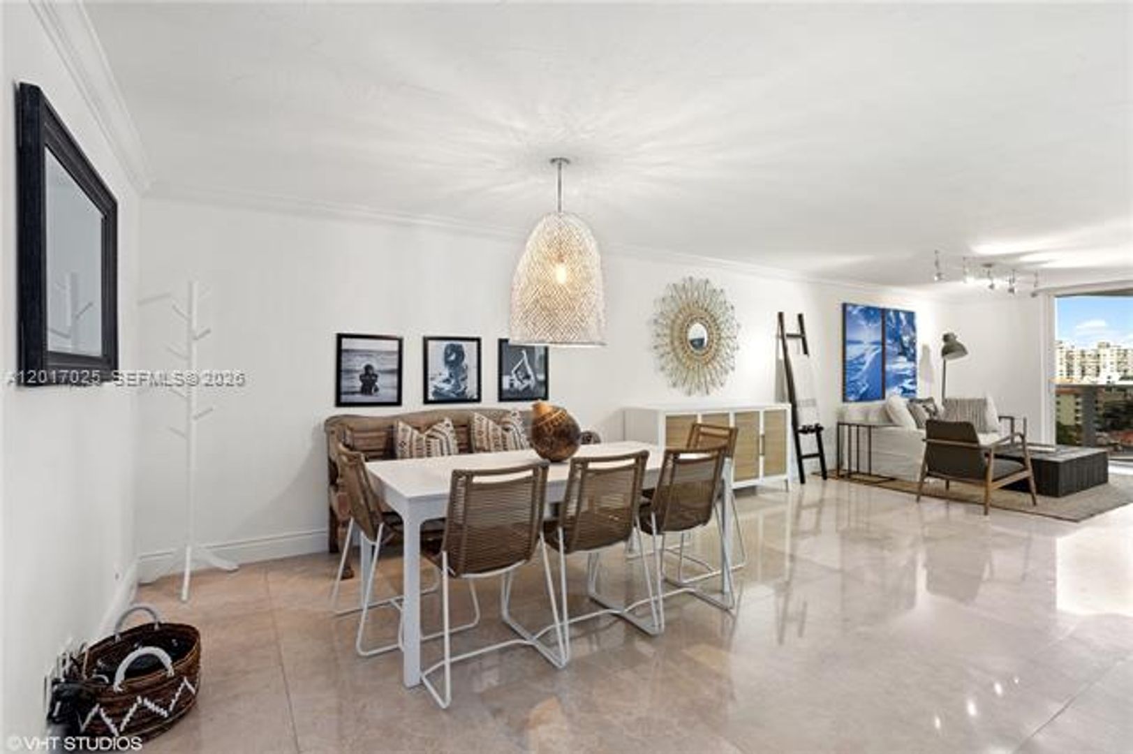 Miami Beach Condo: 2401 Collins Ave # 909