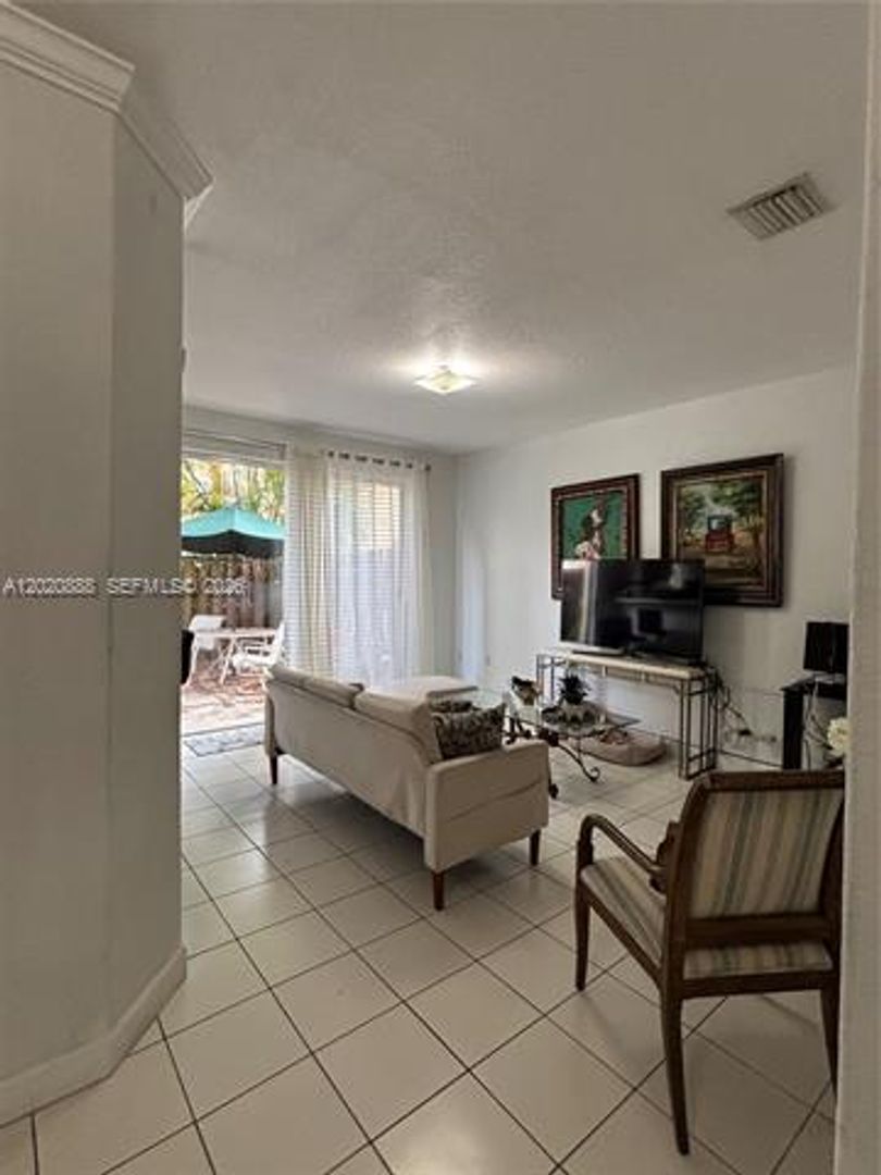 Hialeah Condo: 6920 NW 177th St cu-Q101