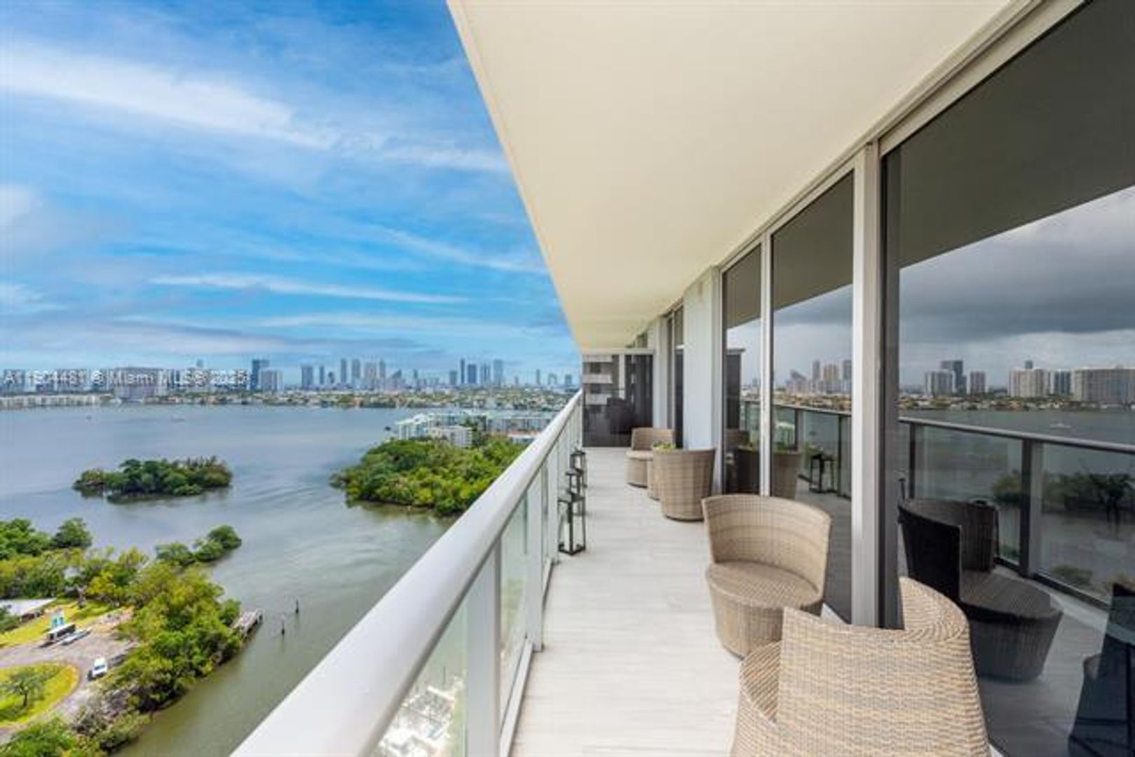 NORTH MIAMI BEACH Apartment: 16385 Biscayne Blvd unit 2001