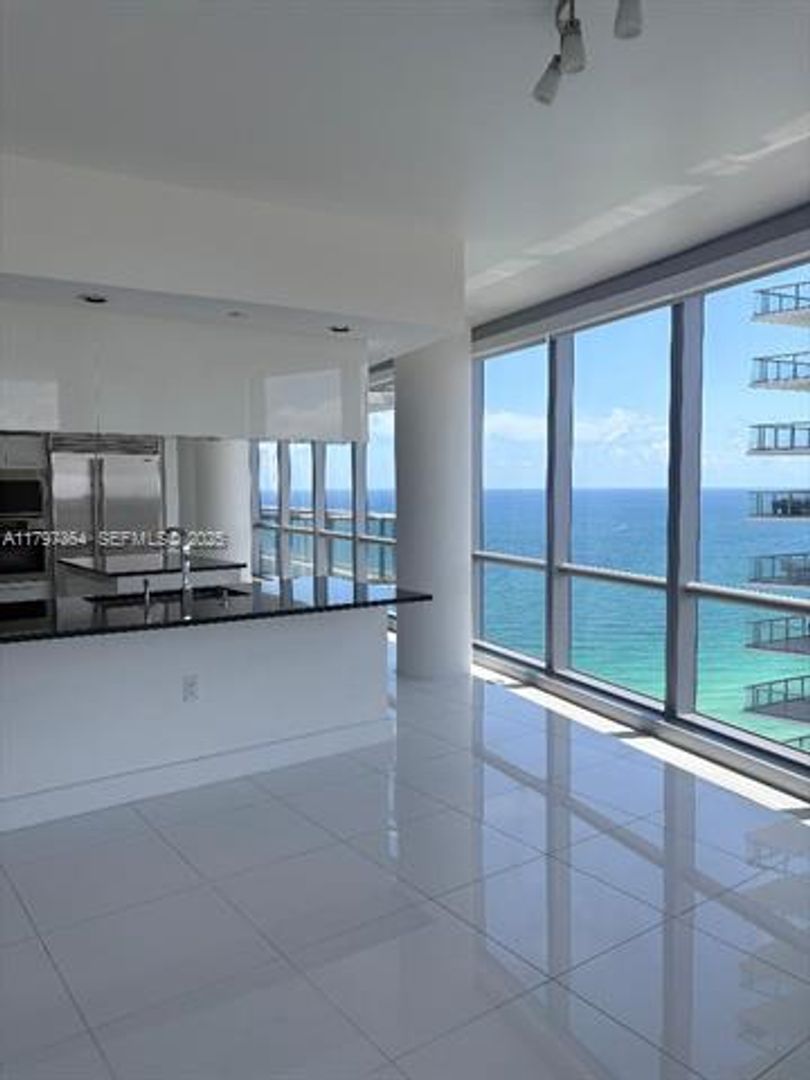 SUNNY ISLES BEACH Apartment: 17121 Collins Ave appt 3101