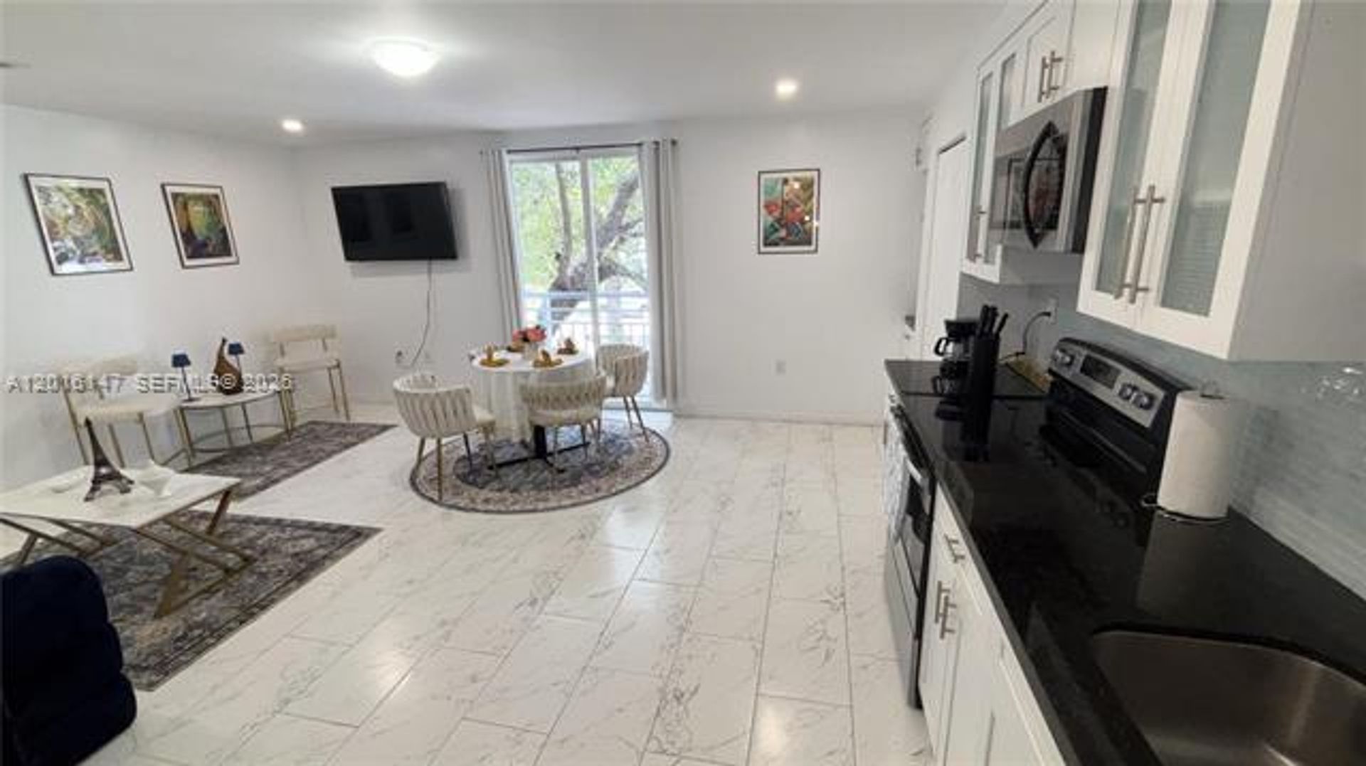 Miami Apartment: 3872 Grand Ave # A