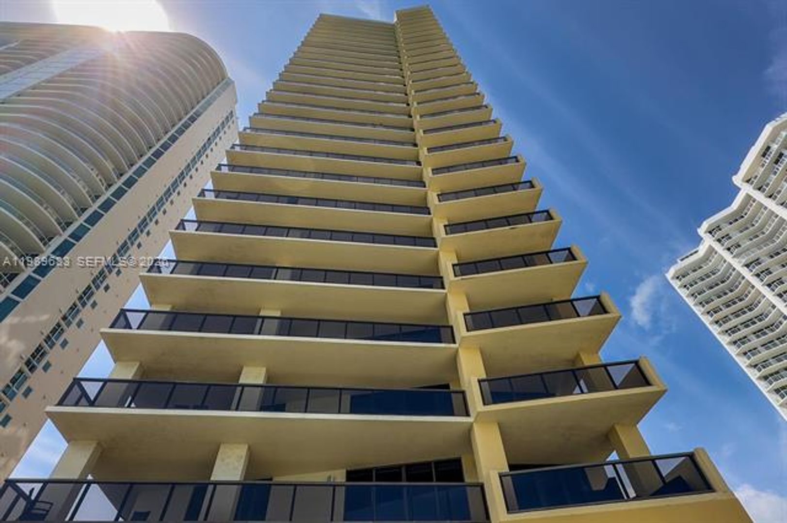 SUNNY ISLES BEACH Apartment: 16275 Collins Av appt 2303