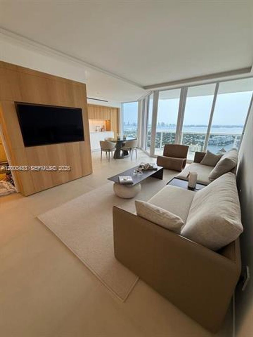 MIAMI BEACH Apartment: 4775 Collins Ave appt 3706