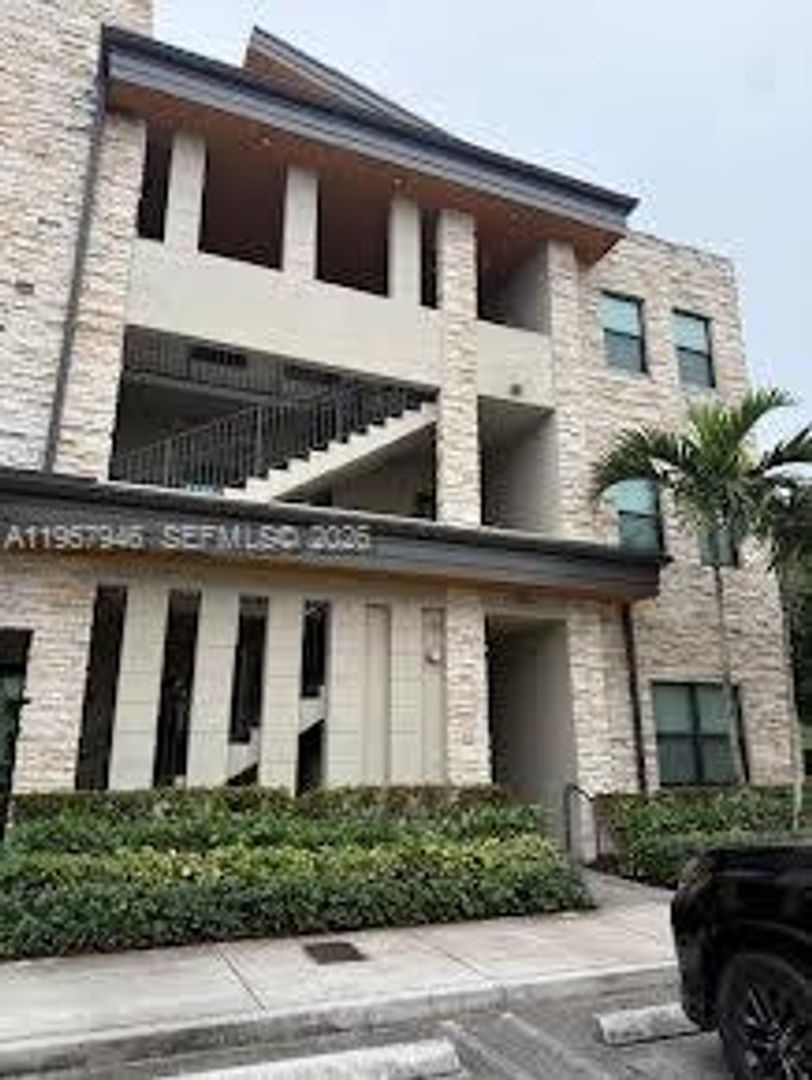 DORAL Apartment: 7805 NW 104th Ave unit 26