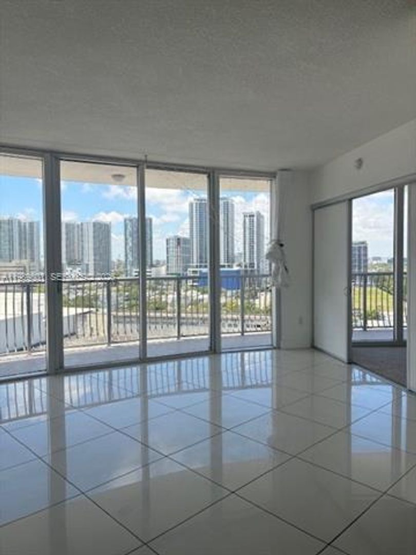 MIAMI Condo: 1750 N Bayshore Dr # 1714