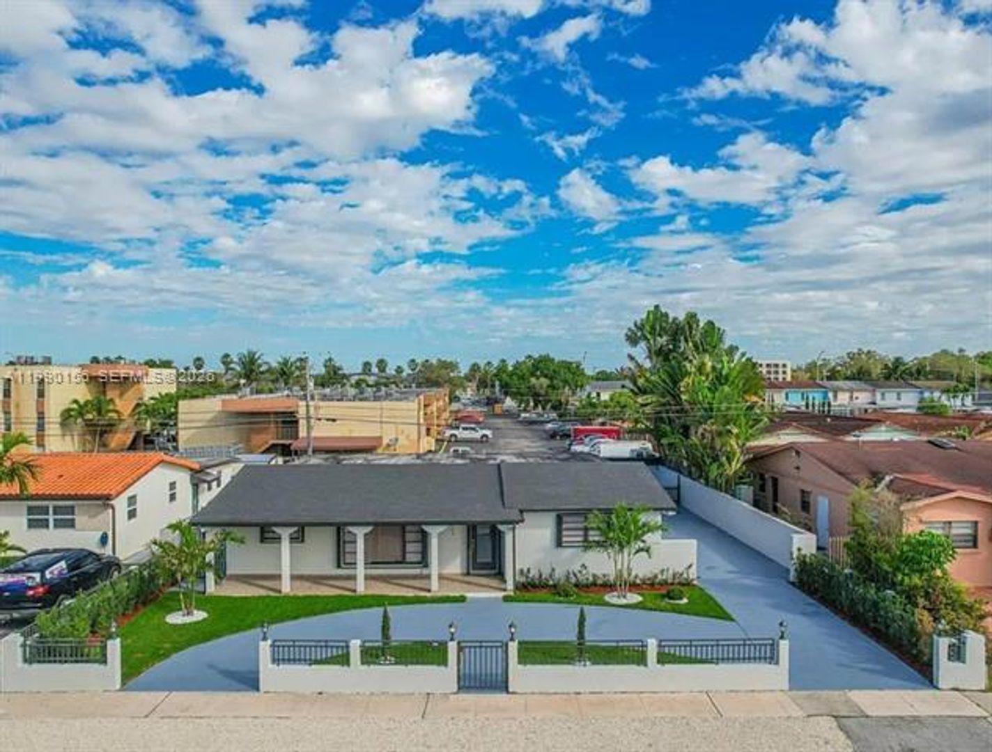 HIALEAH House: 865 W 72nd Pl # 865