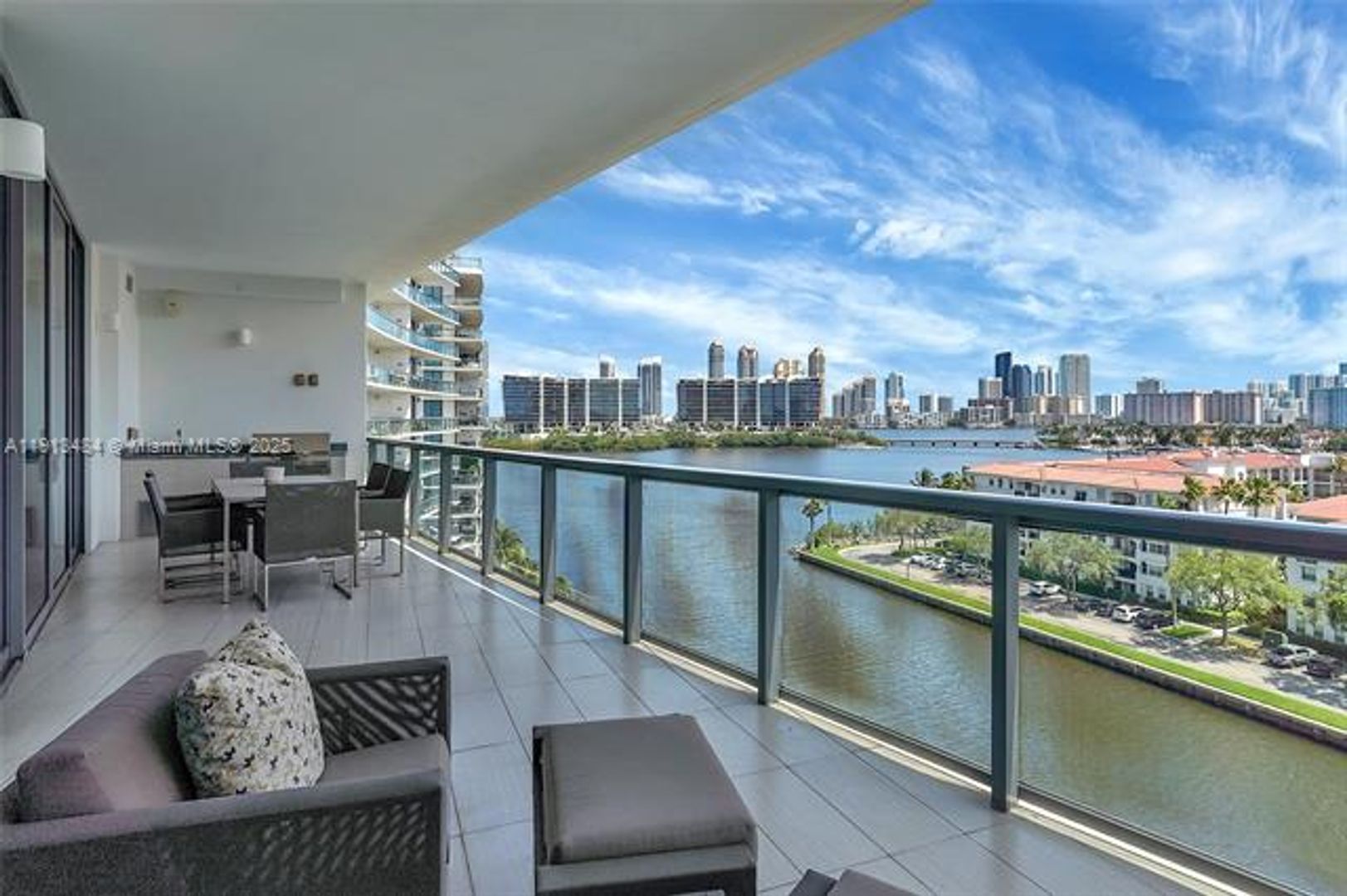 AVENTURA Apartment: 3250 NE 188th St unit 703