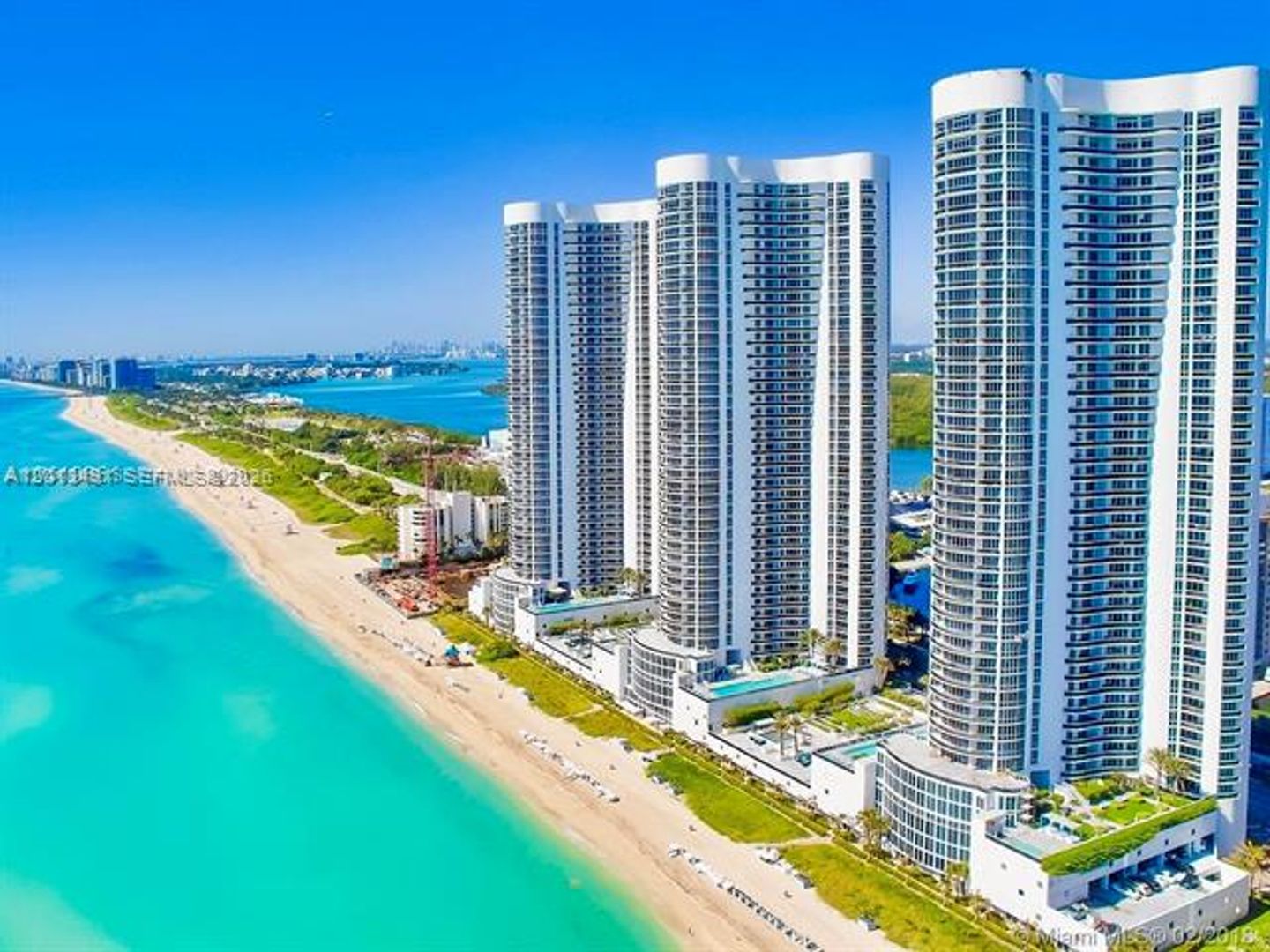 SUNNY ISLES BEACH Apartment: 15811 Collins Ave # 2703