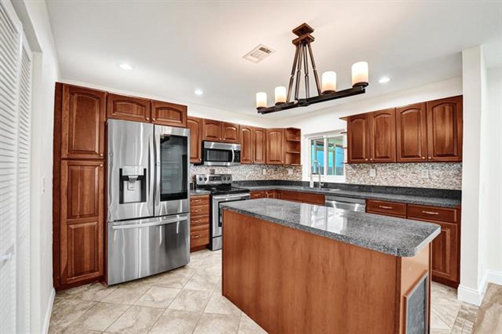 Fort Lauderdale House: 300 SW 19th Ave # 300