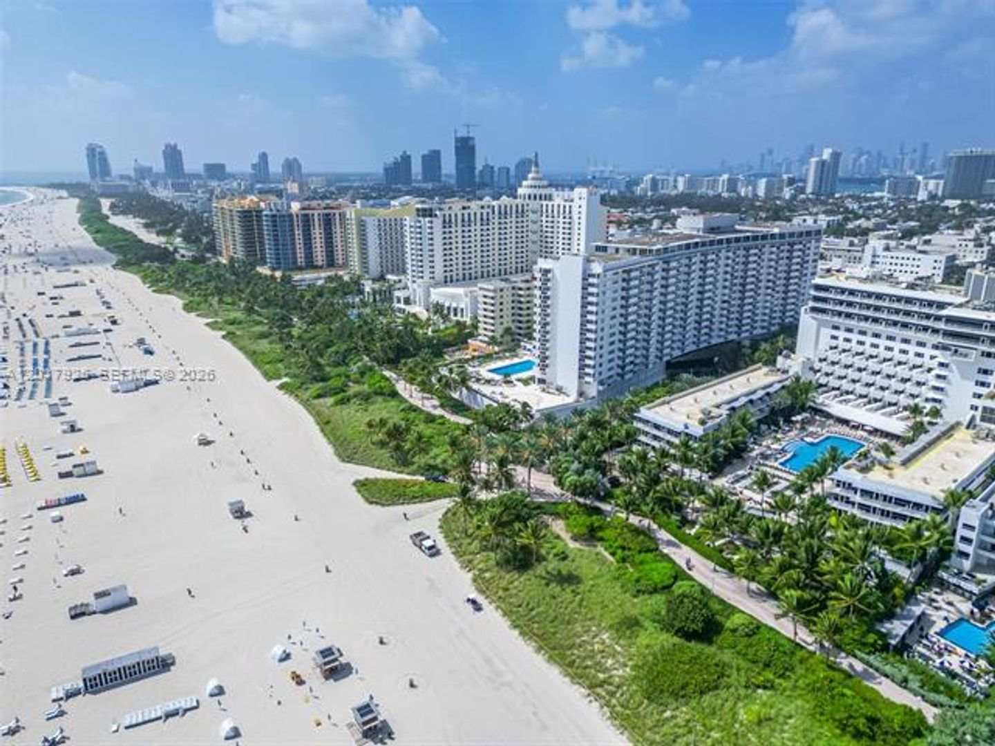 Miami Beach Condo: 100 Lincoln Rd # 539