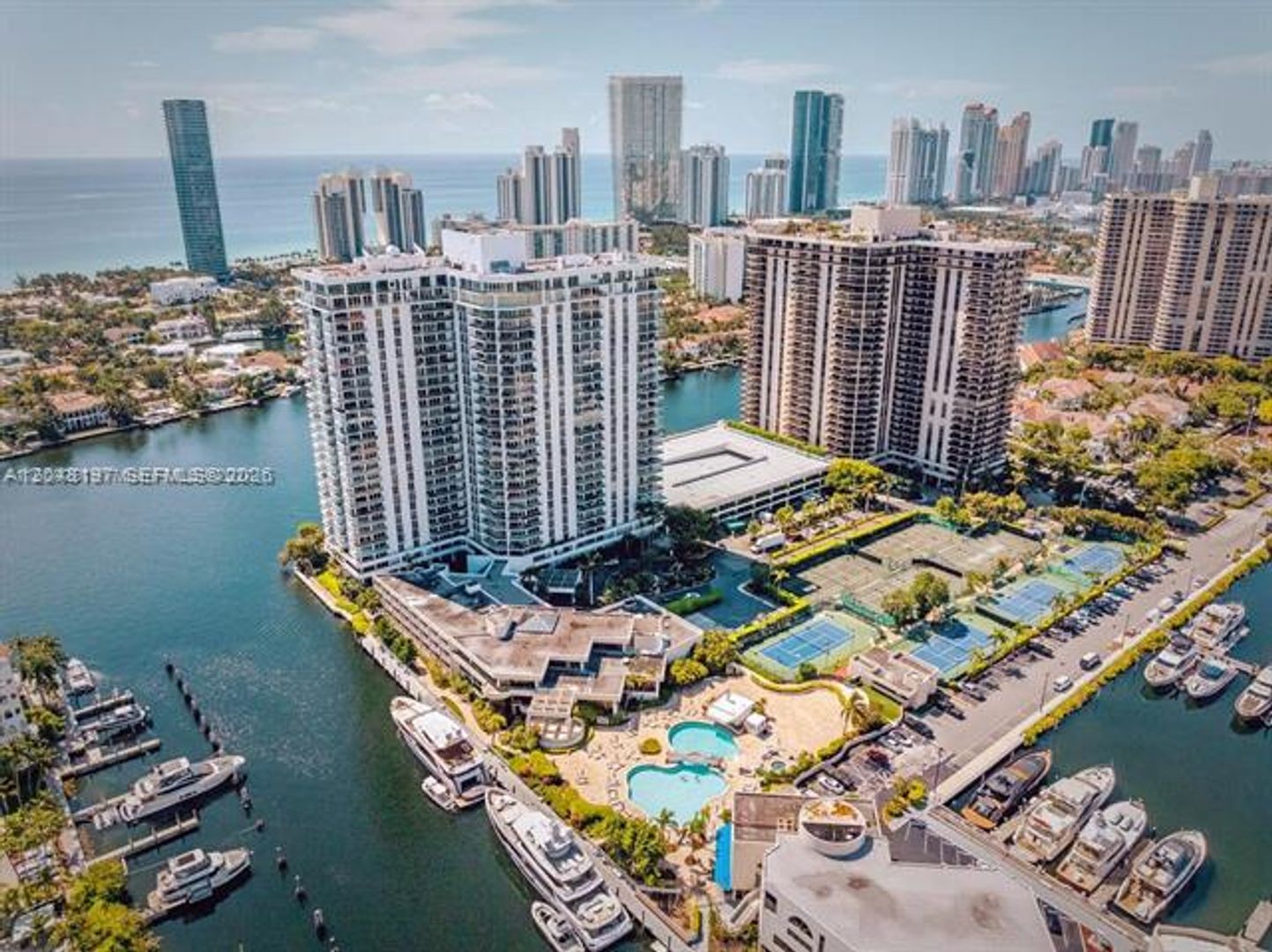 Aventura Condo: 19707 Turnberry Way # 23F