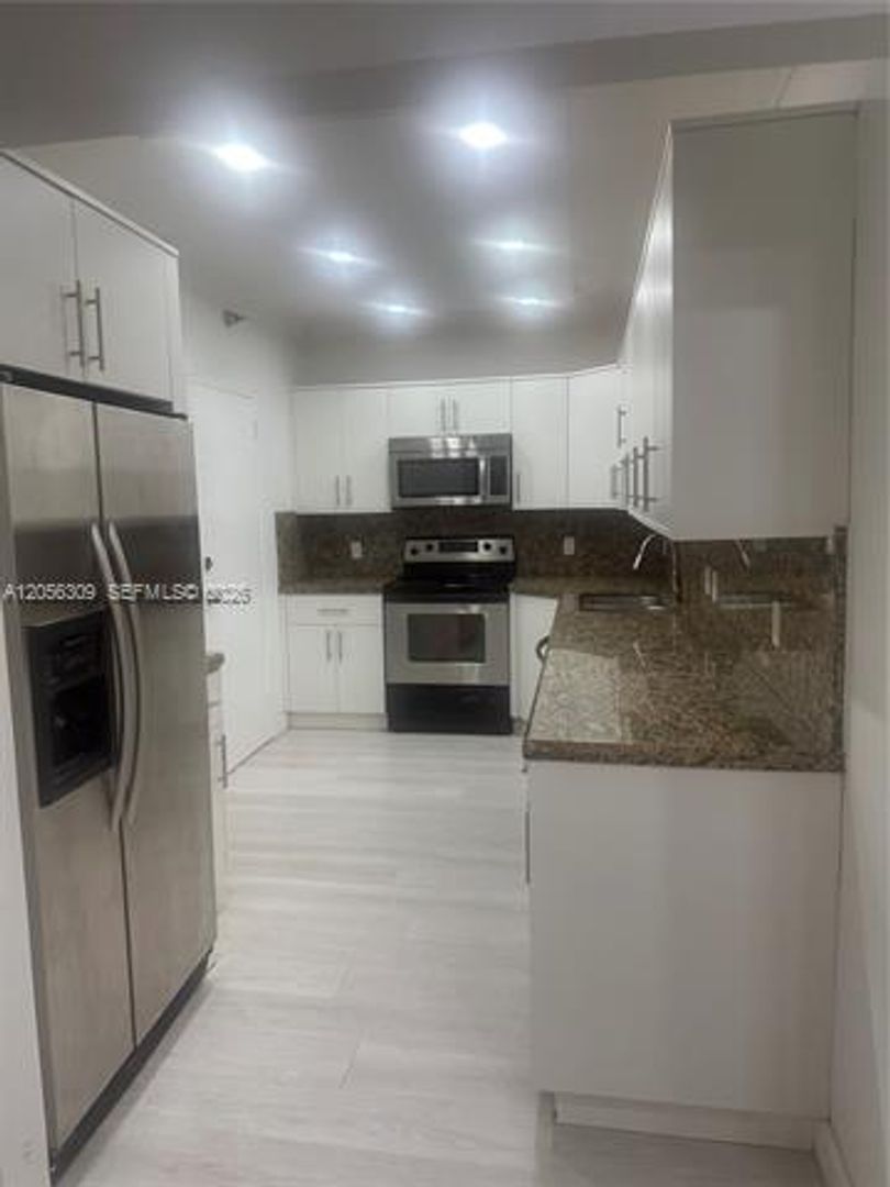 Bal Harbour Condo: 10185 Collins Ave cu-309