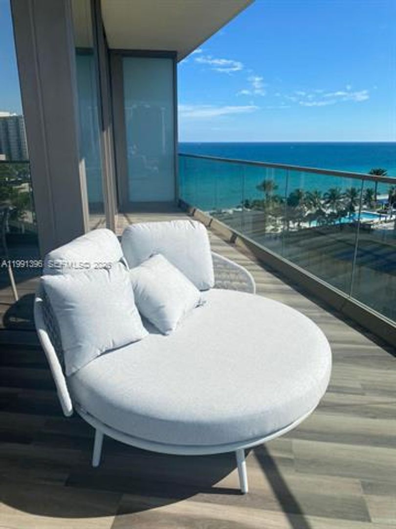 SUNNY ISLES BEACH Apartment: 18975 Collins Ave unit 605