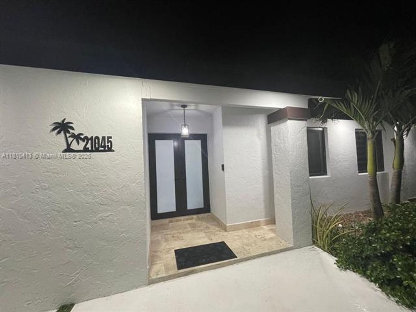 MIAMI House: 21045 sw 124 Ave Rd #0