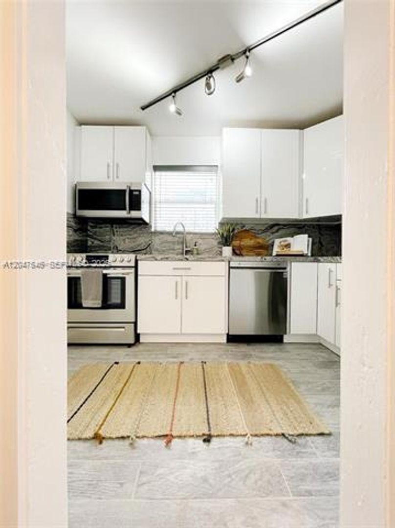 Miami Beach Condo: 1040 Lenox Ave # 1040