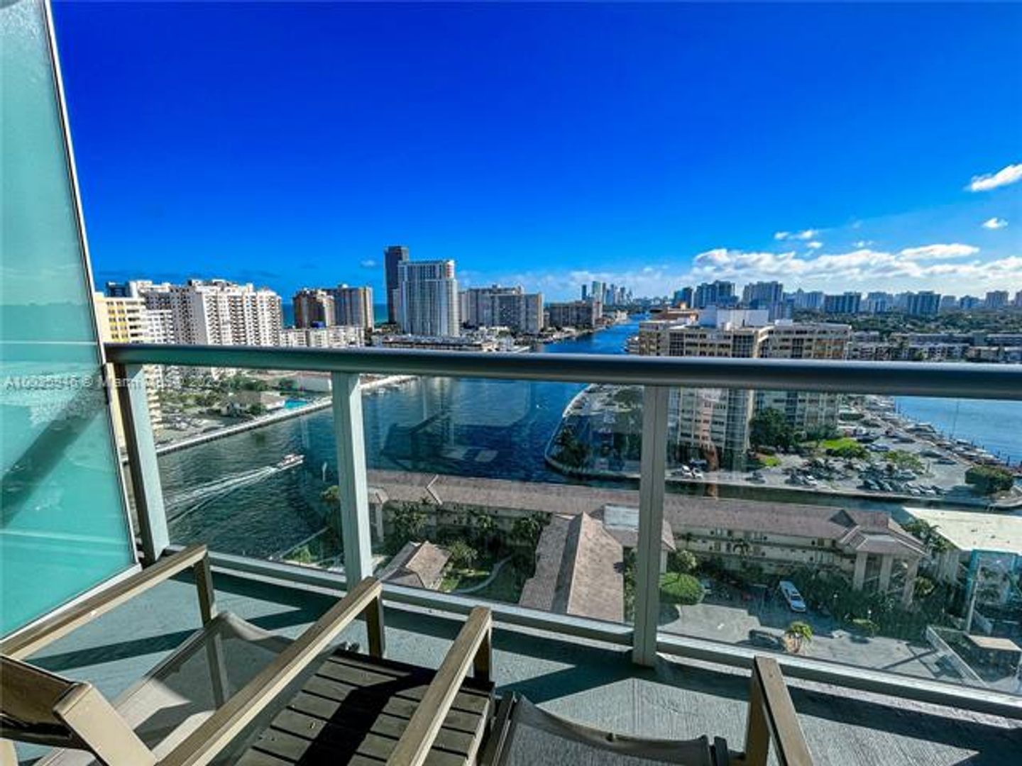 HALLANDALE BEACH Apartment: 2602 E Hallandale Beach Blvd UNIT 1605