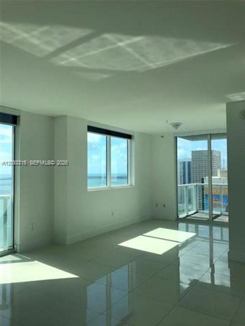 Miami Condo: 244 Biscayne Blvd # 2103