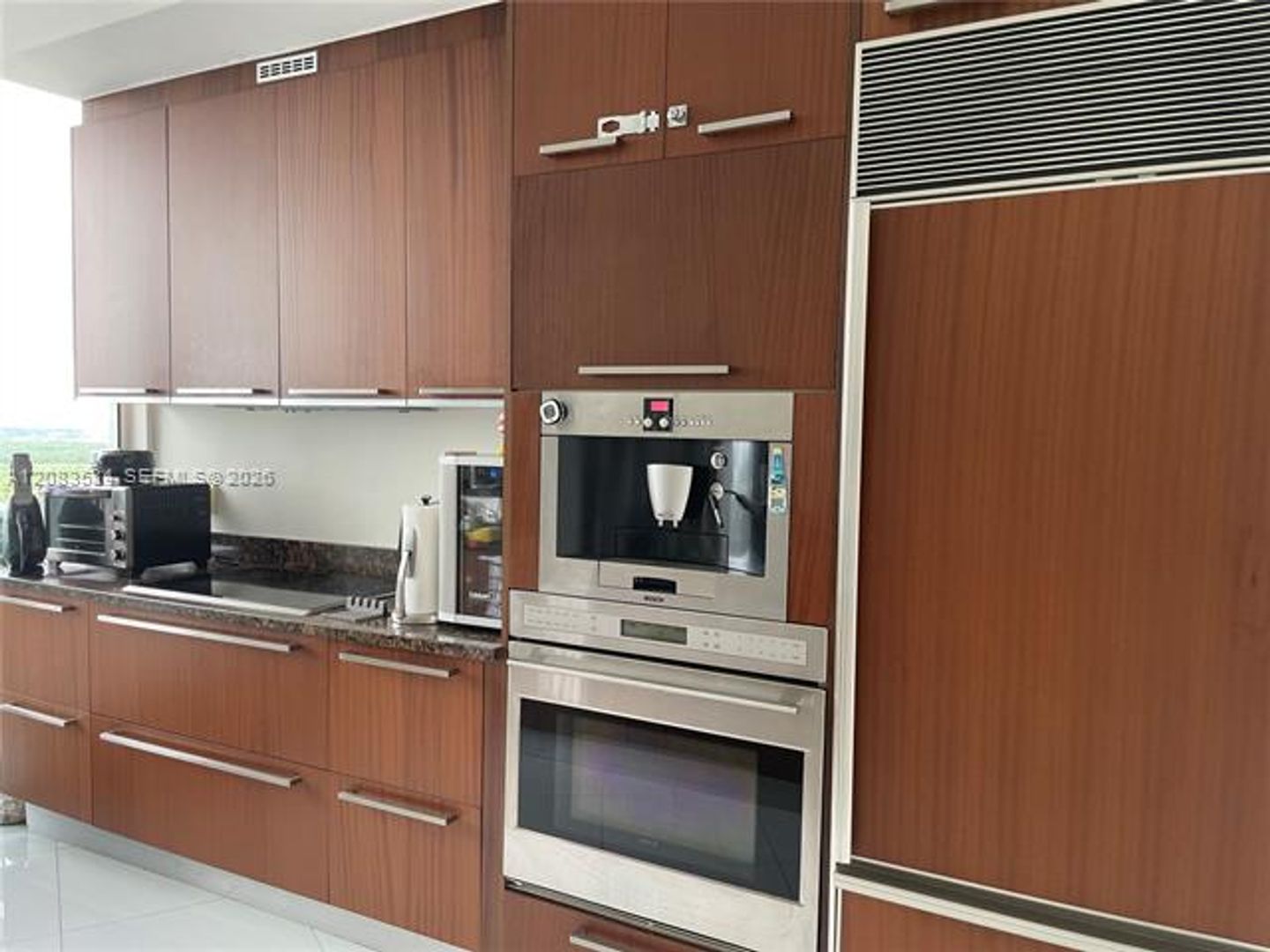 Sunny Isles Beach Condo: 15811 Collins Ave cu-2305