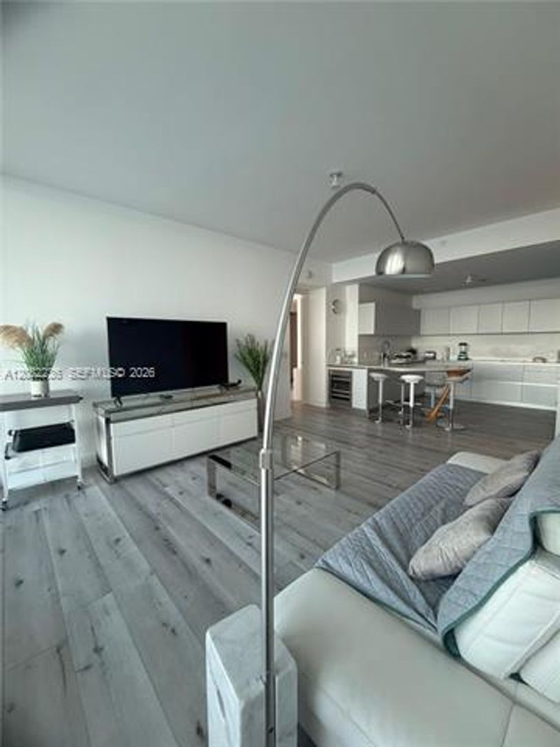 Sunny Isles Beach Condo: 16901 Collins Ave cu-704