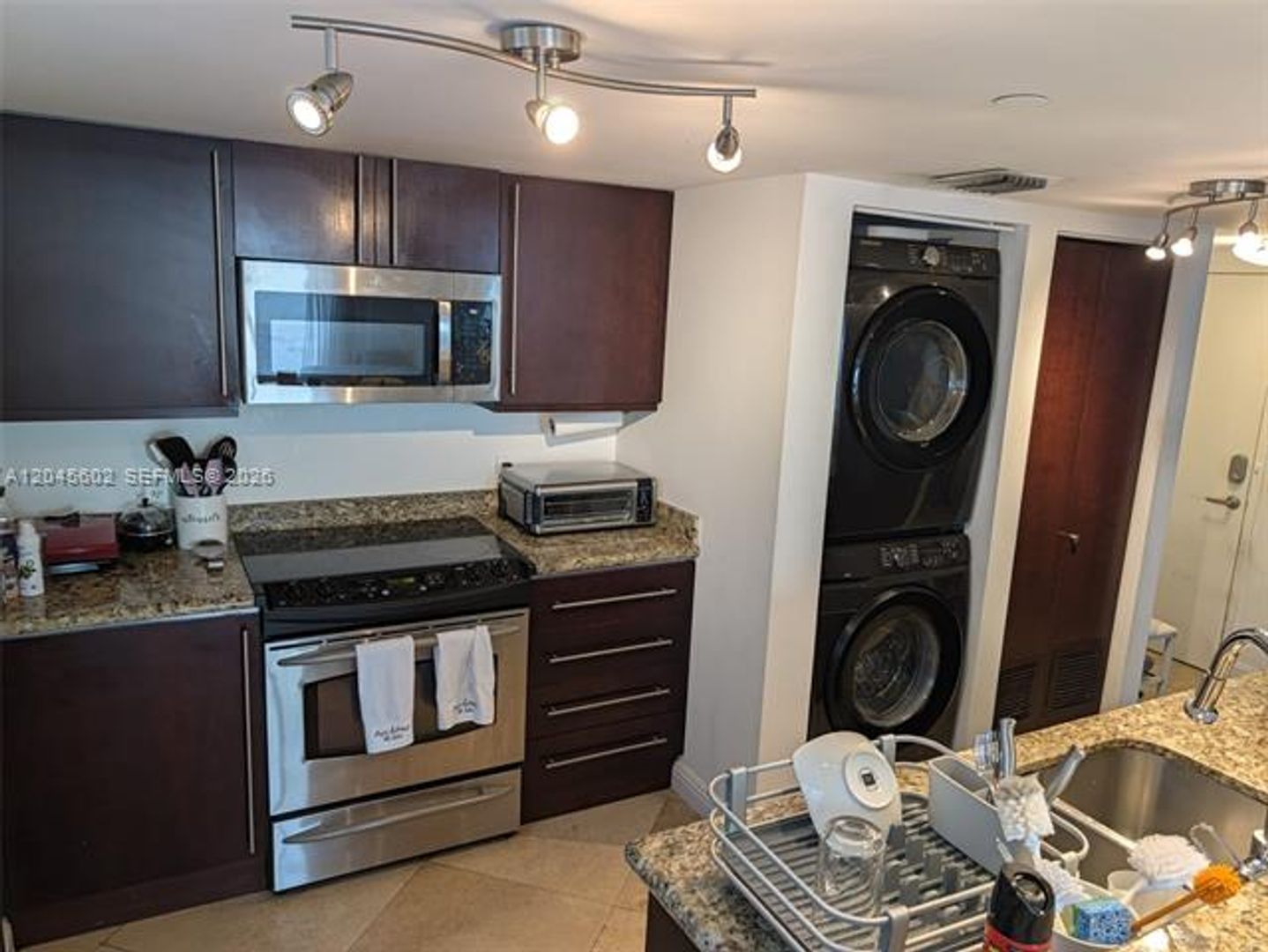 Miami Beach Condo: 7600 Collins Ave cu-712