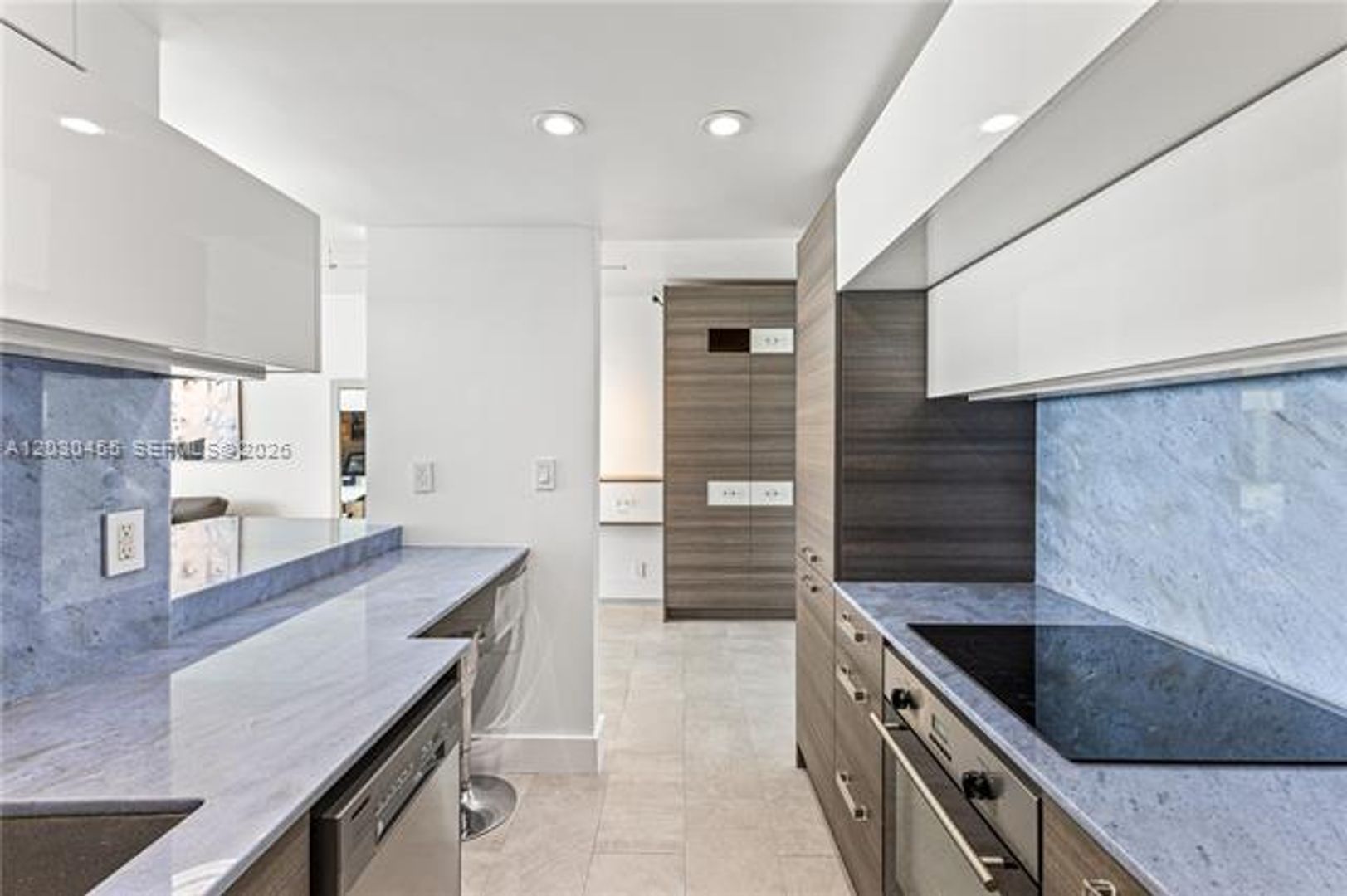 Miami Beach Condo: 1000 West Ave cu-1518