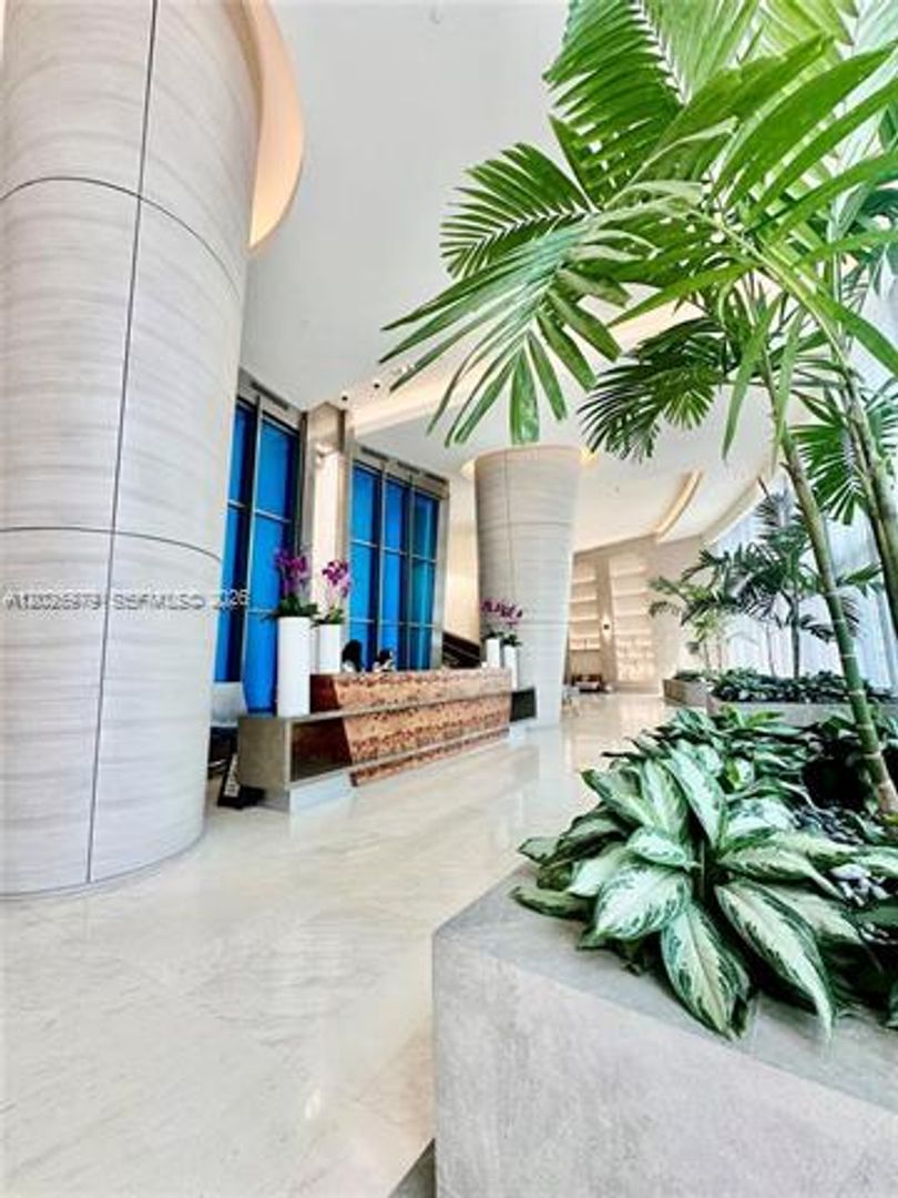Sunny Isles Beach Condo: 18201 Collins Ave # 5307