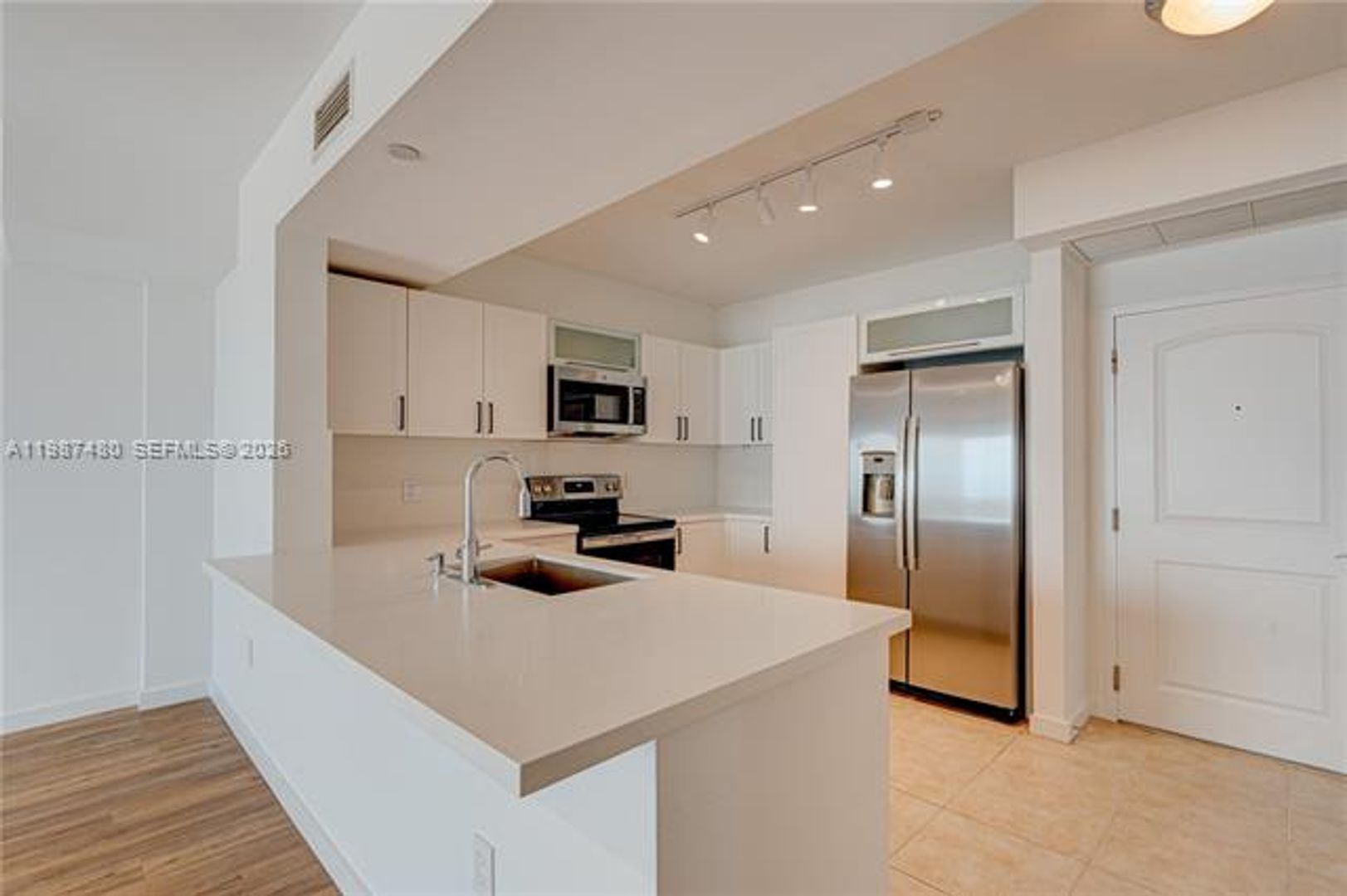 MIAMI Apartment: 7350 SW 89th St # 1505S