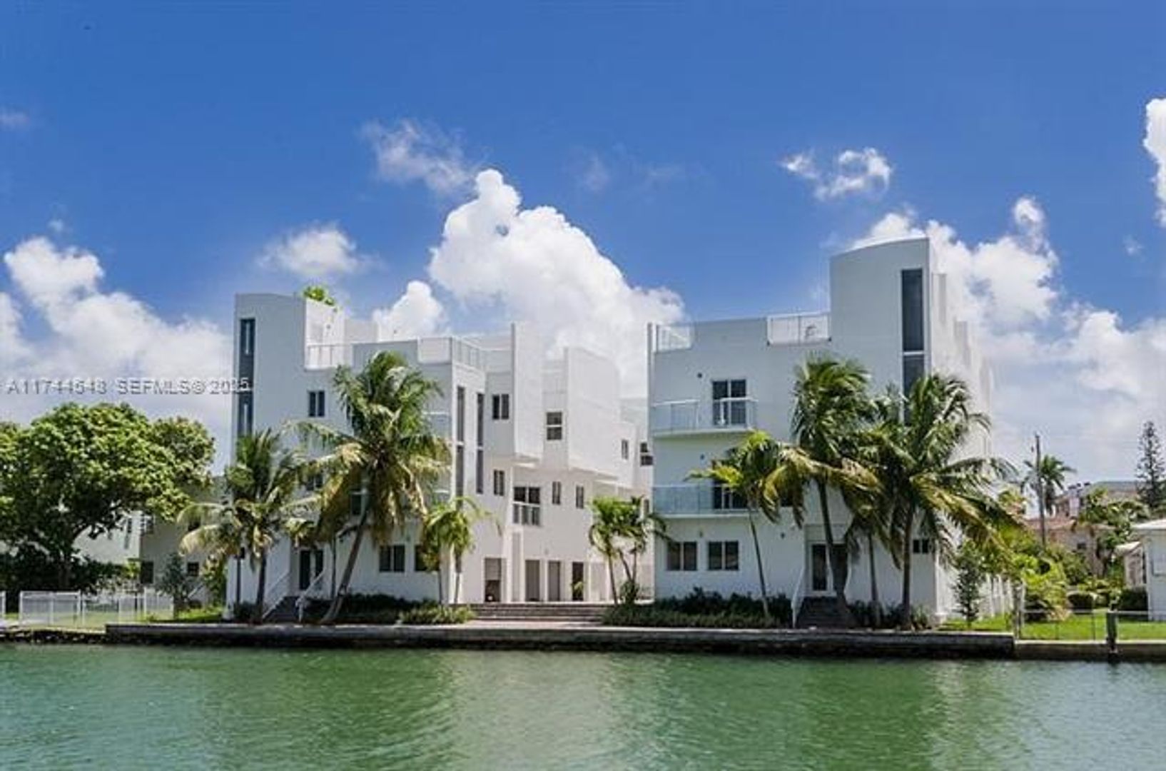 MIAMI BEACH House: 1975 Calais Dr # 3